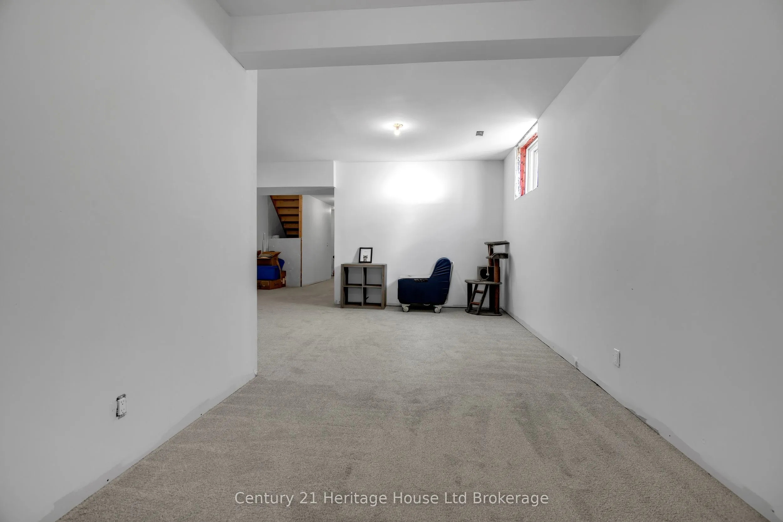 6 Sandy Court