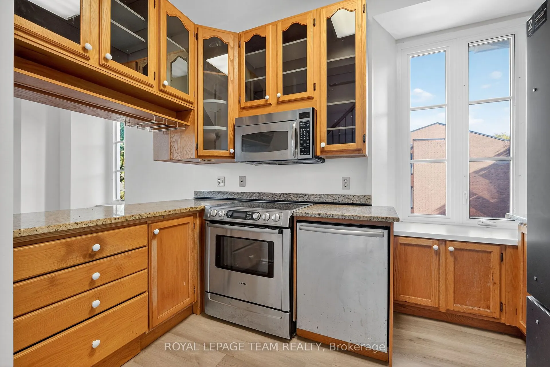 635 Richmond Road, #6
