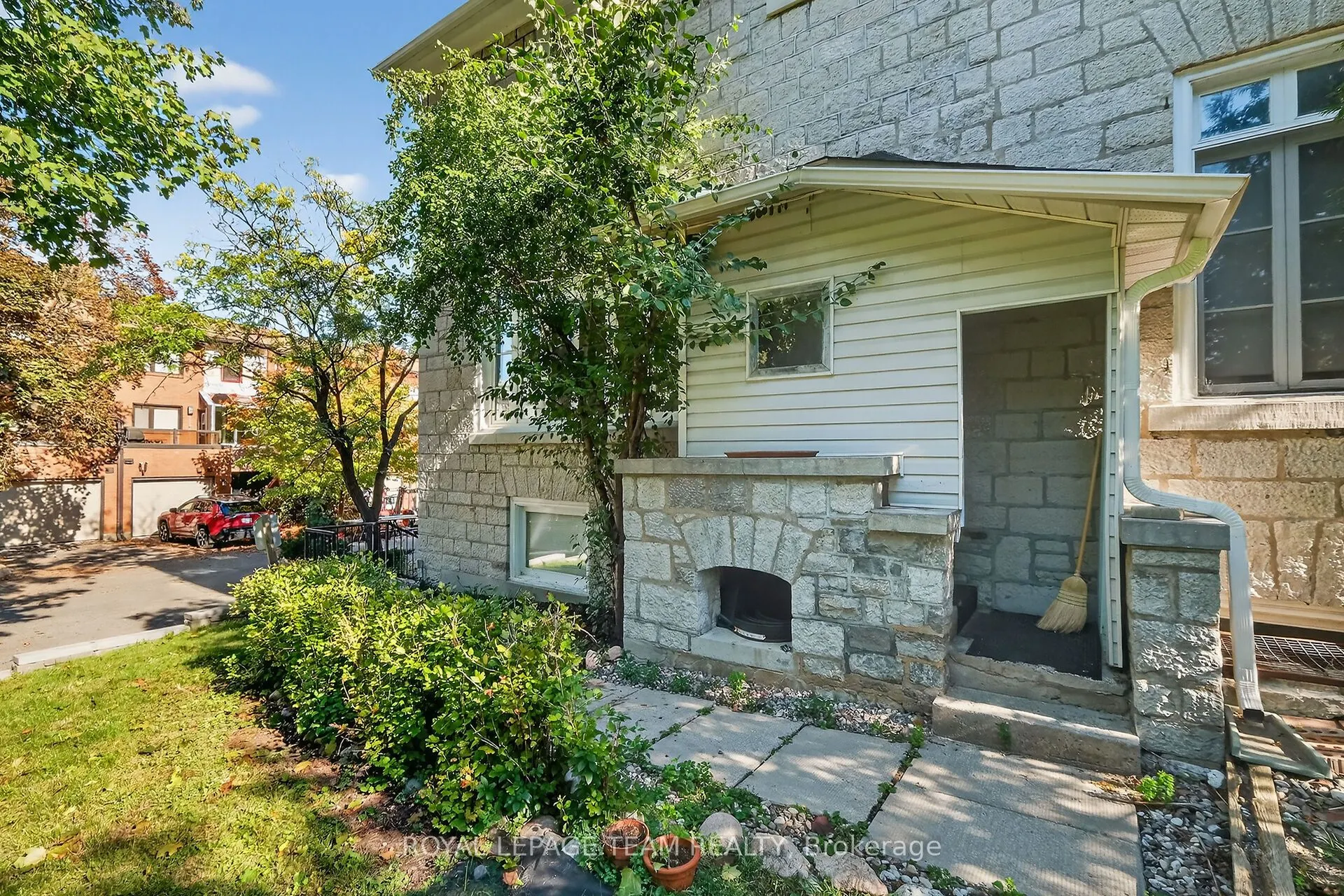 635 Richmond Road, #6