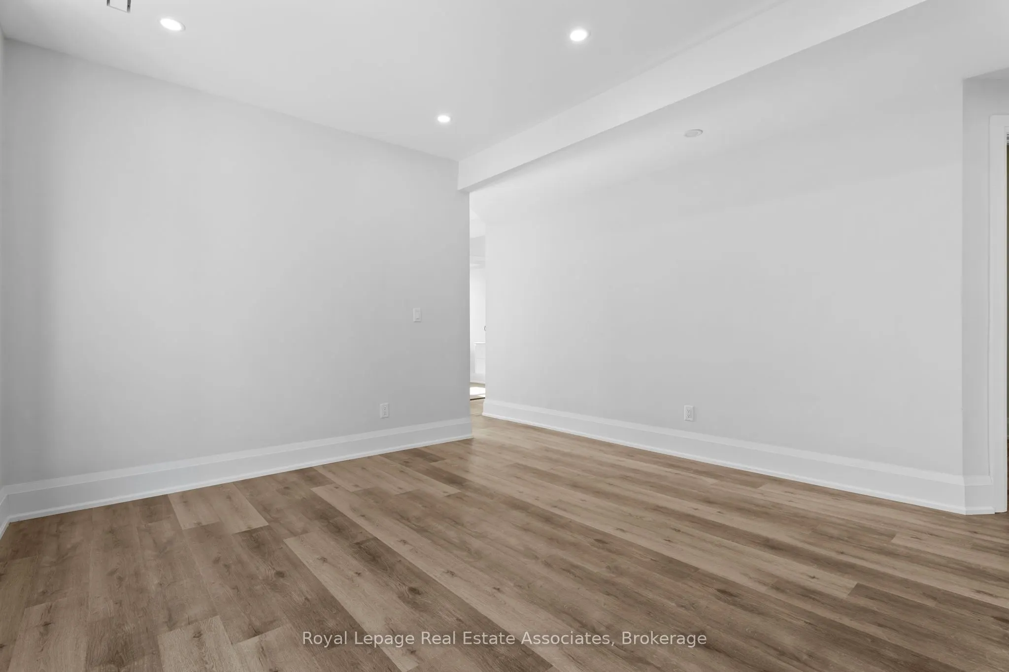 55 Cayuga Street, #2