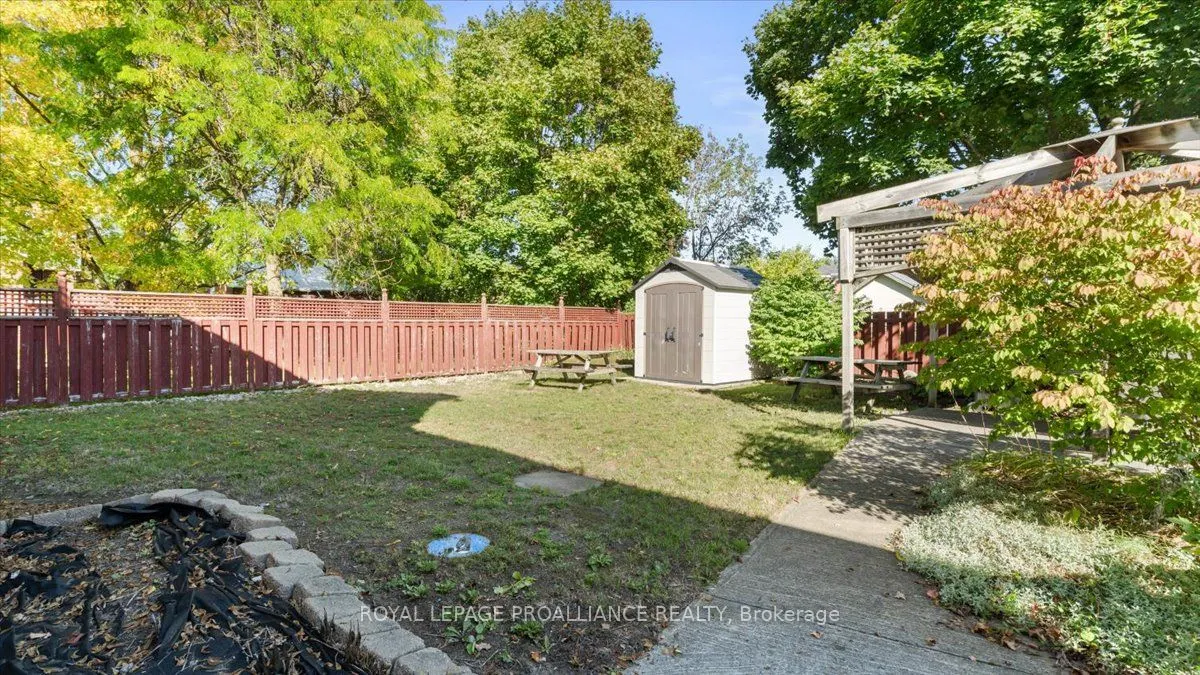 27 Doxsee Avenue N