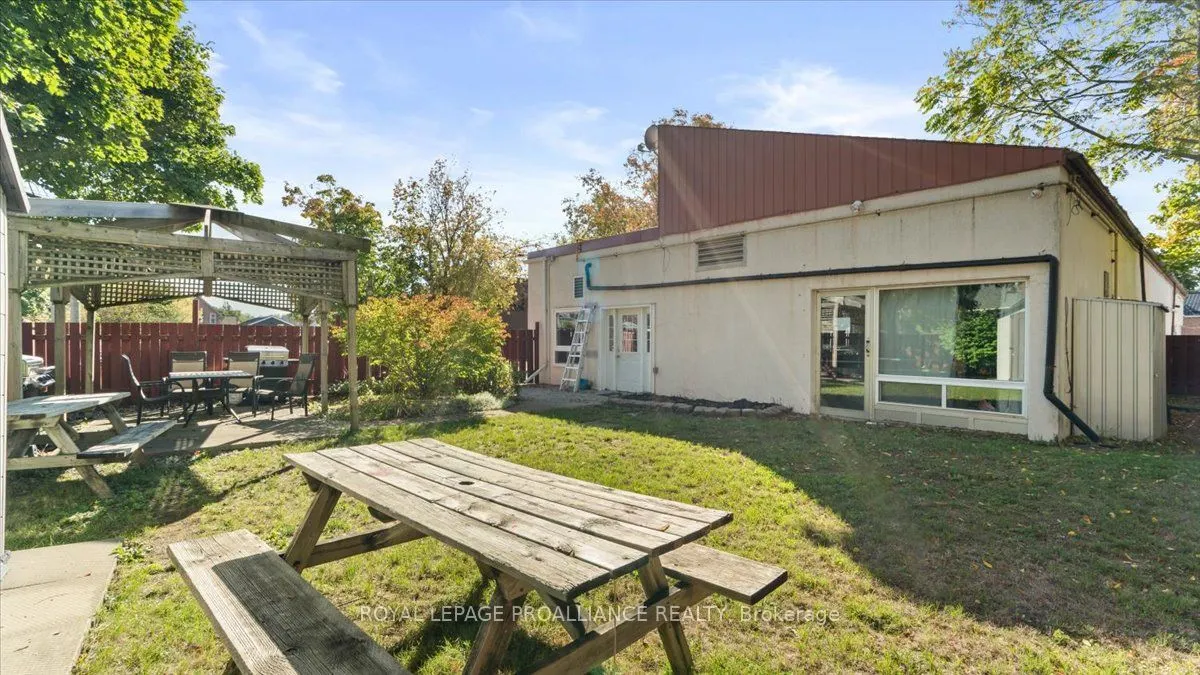 27 Doxsee Avenue N