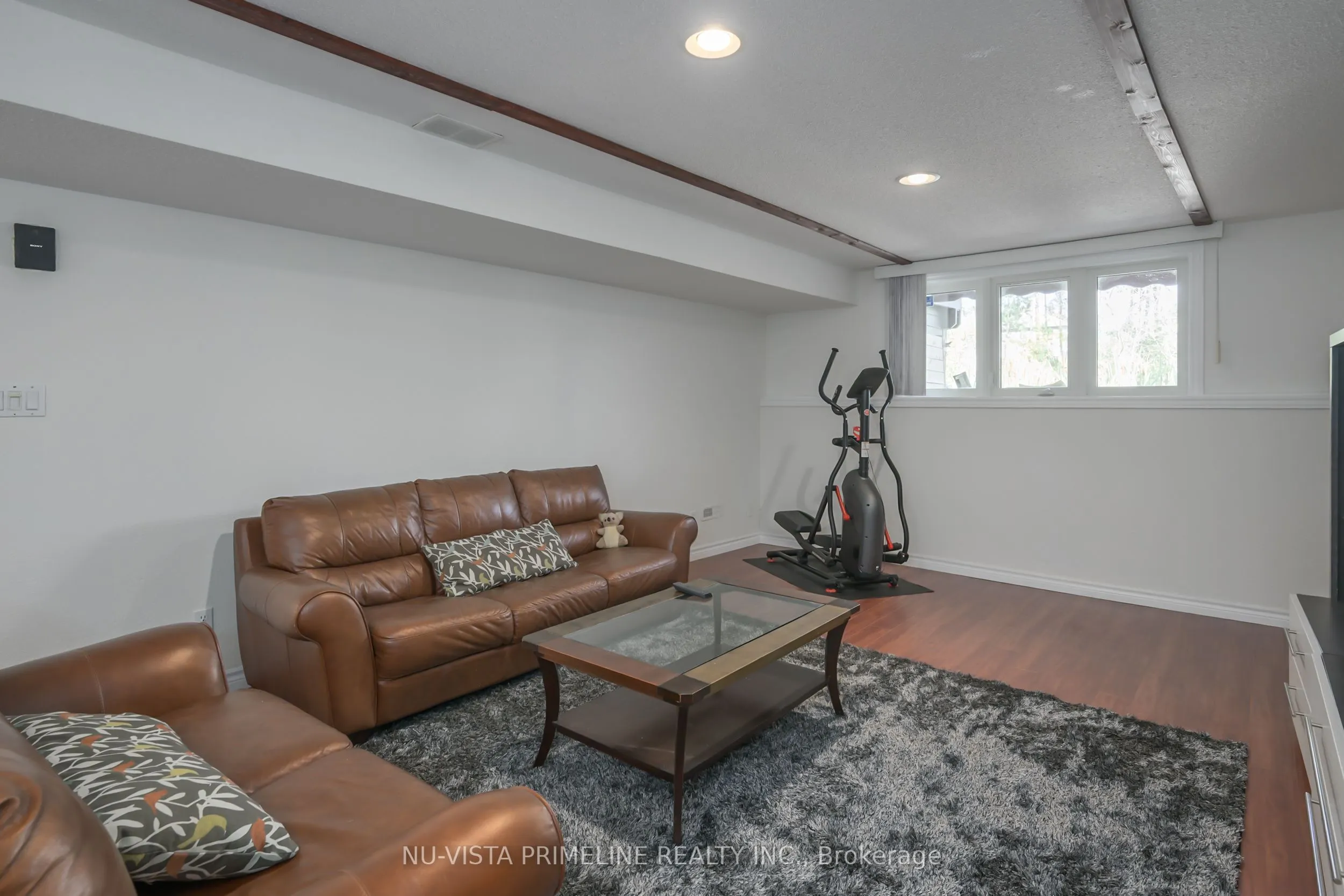 1742 Creekside Street
