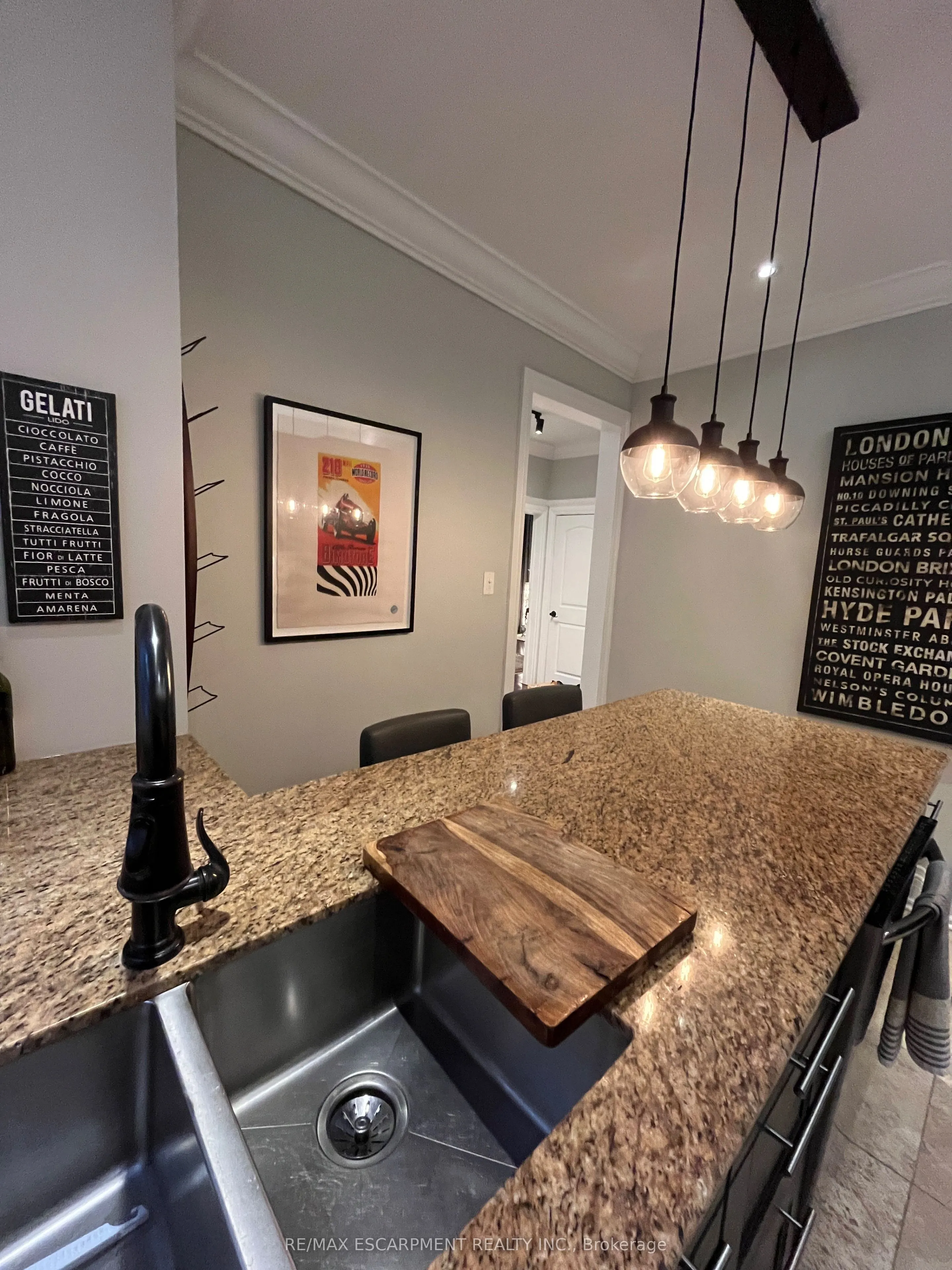 281 Park Street S, #2