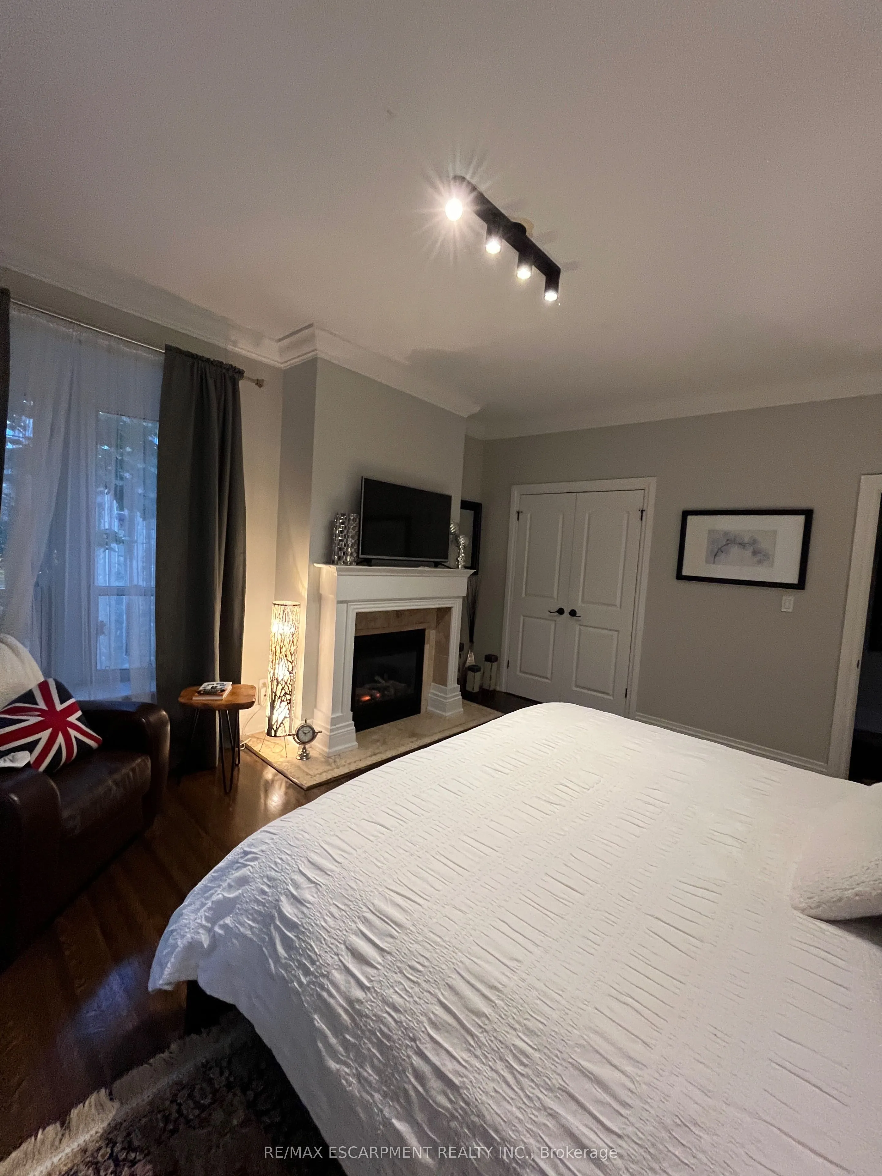 281 Park Street S, #2