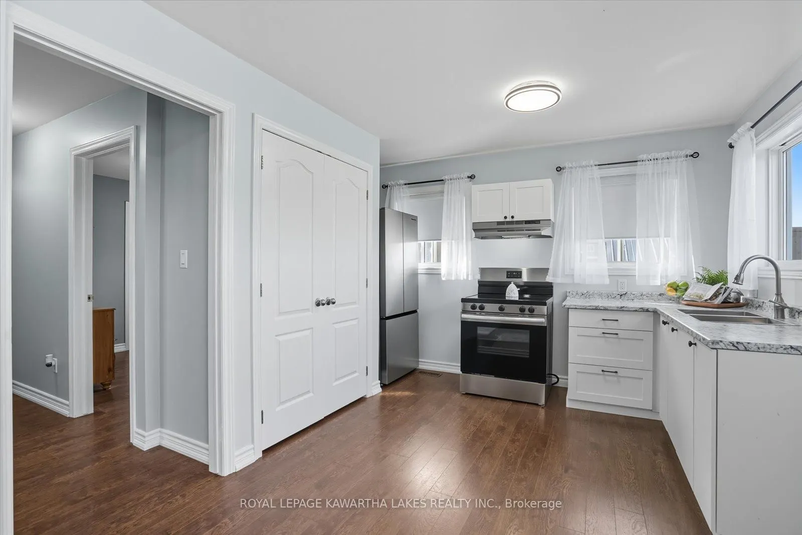18 Mary Street W