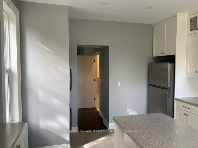 33 Glenelg Street W