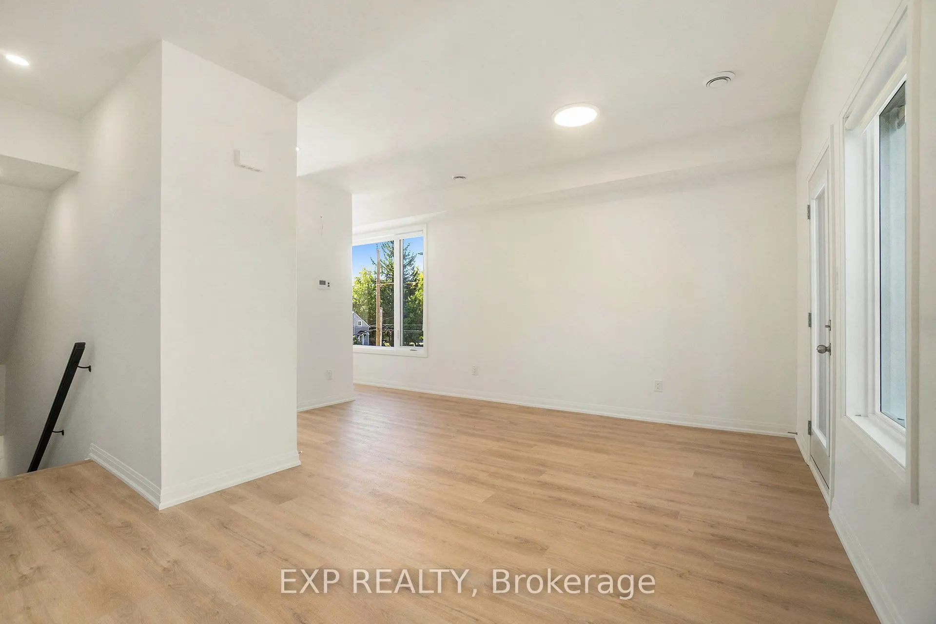 255 Castor Street, #200