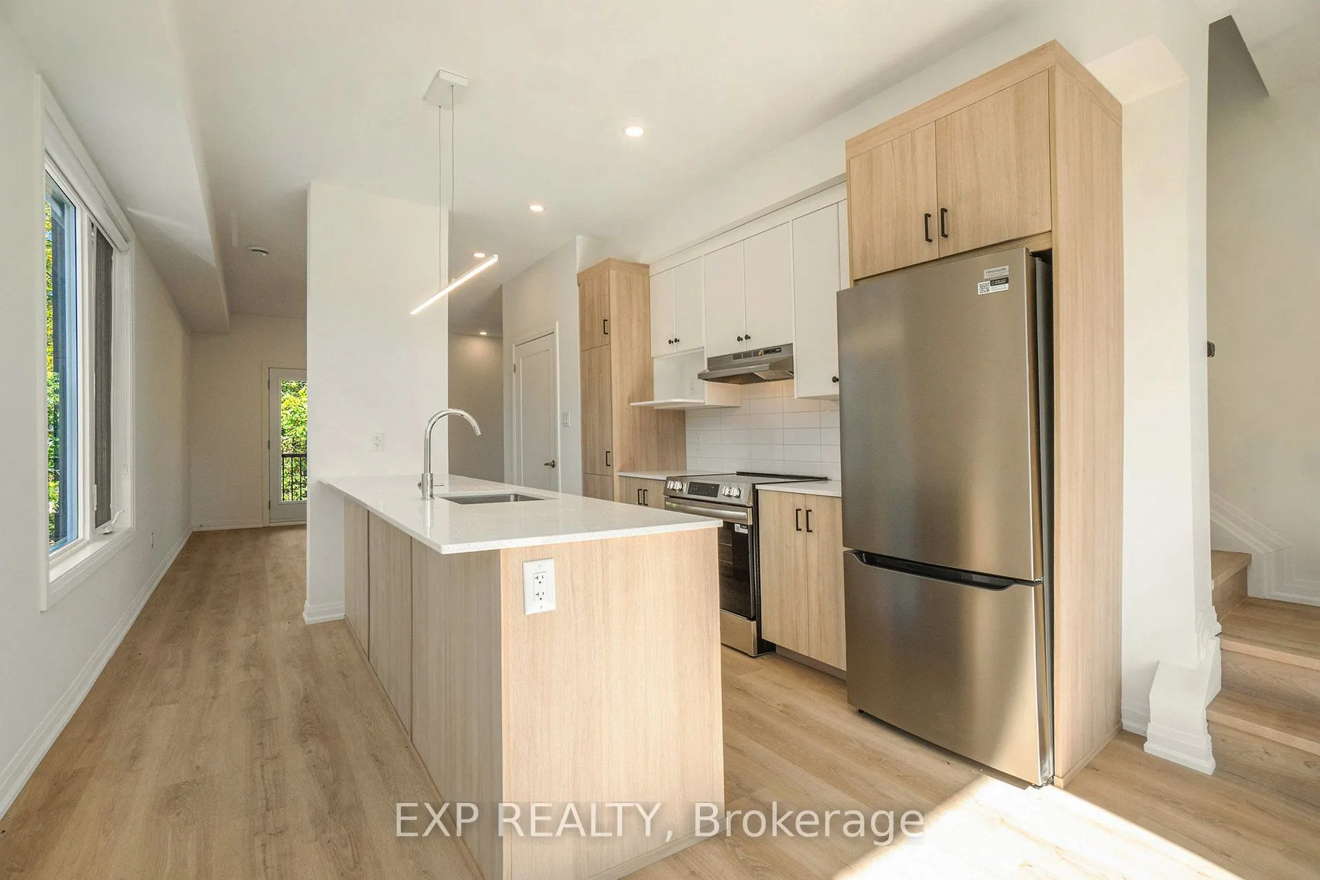 255 Castor Street, #200