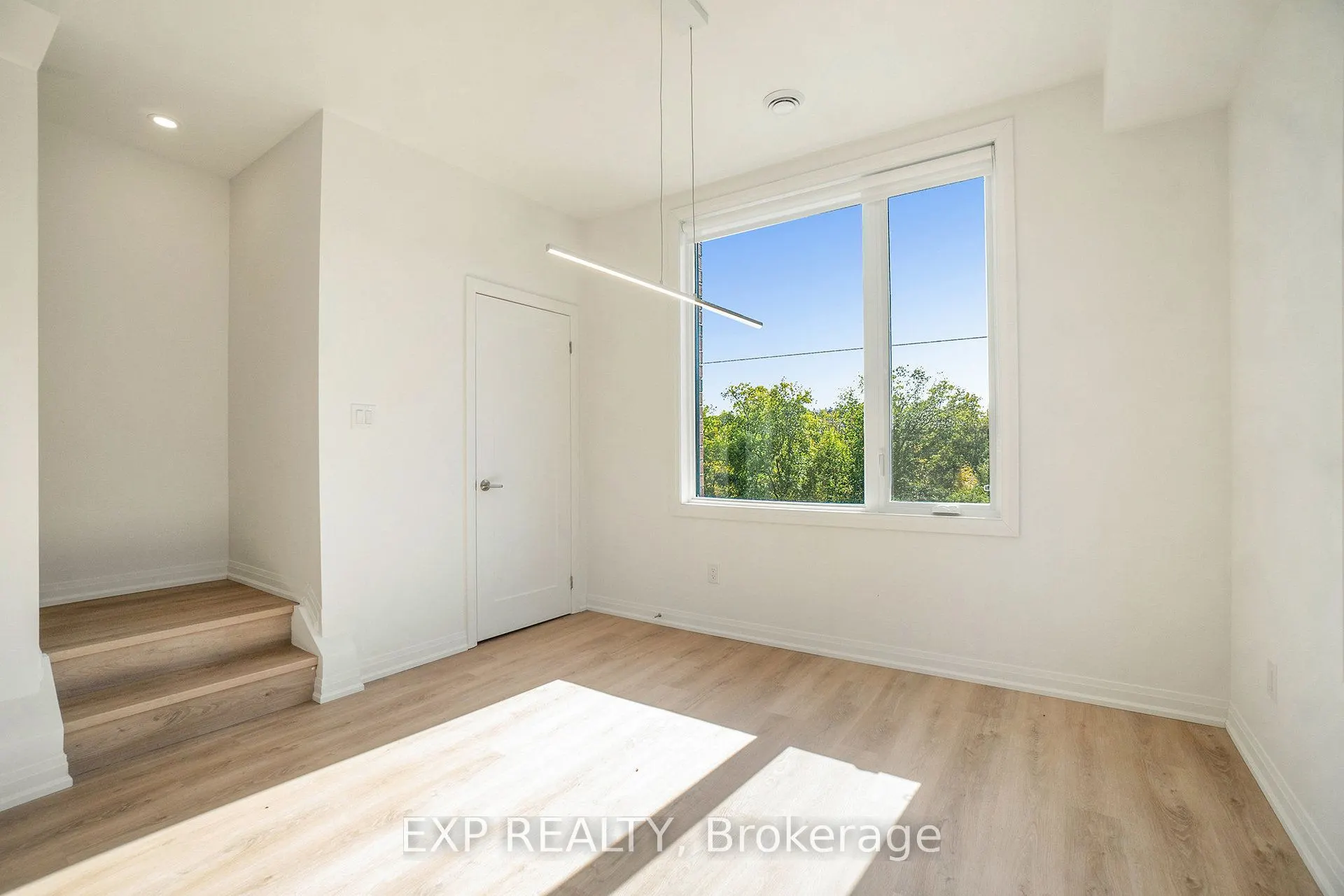 255 Castor Street, #200