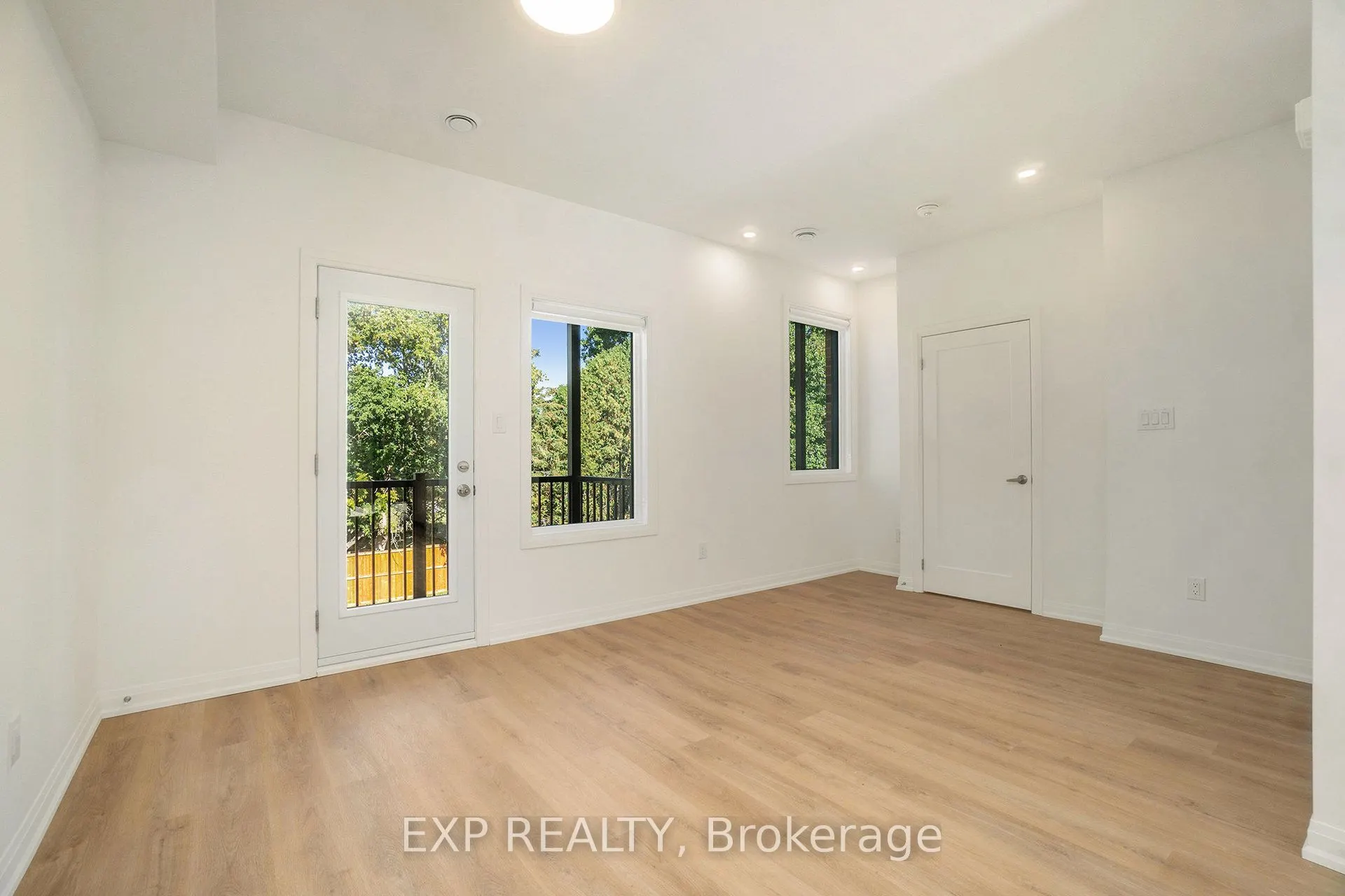 255 Castor Street, #200
