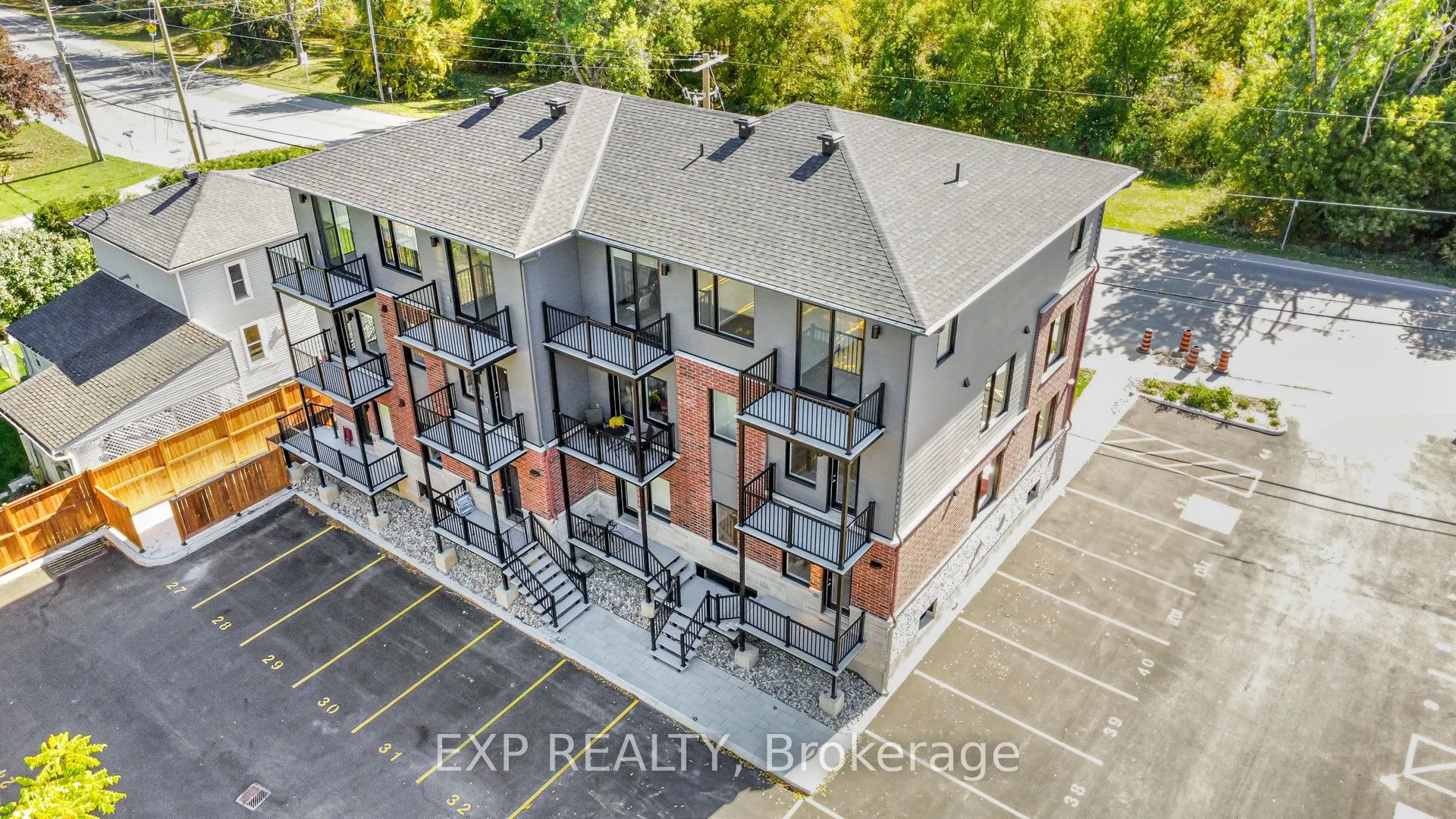 255 Castor Street, #200