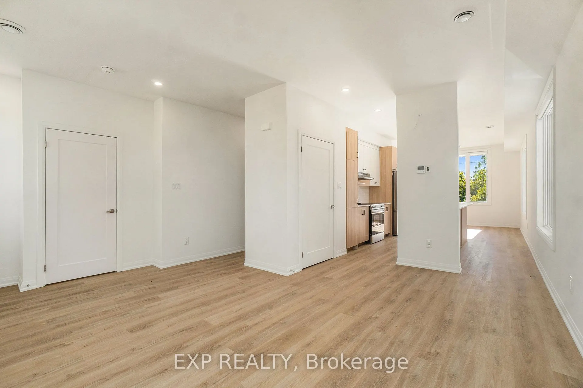 255 Castor Street, #200