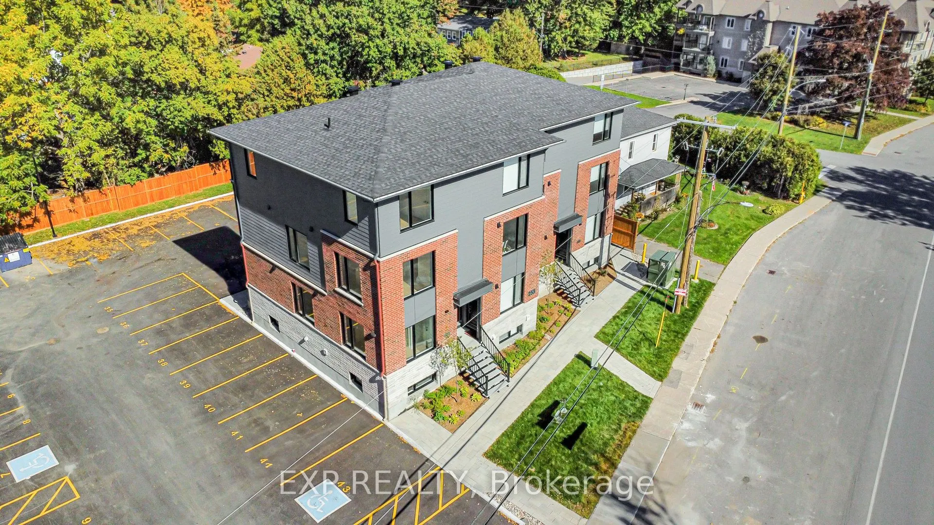 255 Castor Street, #200