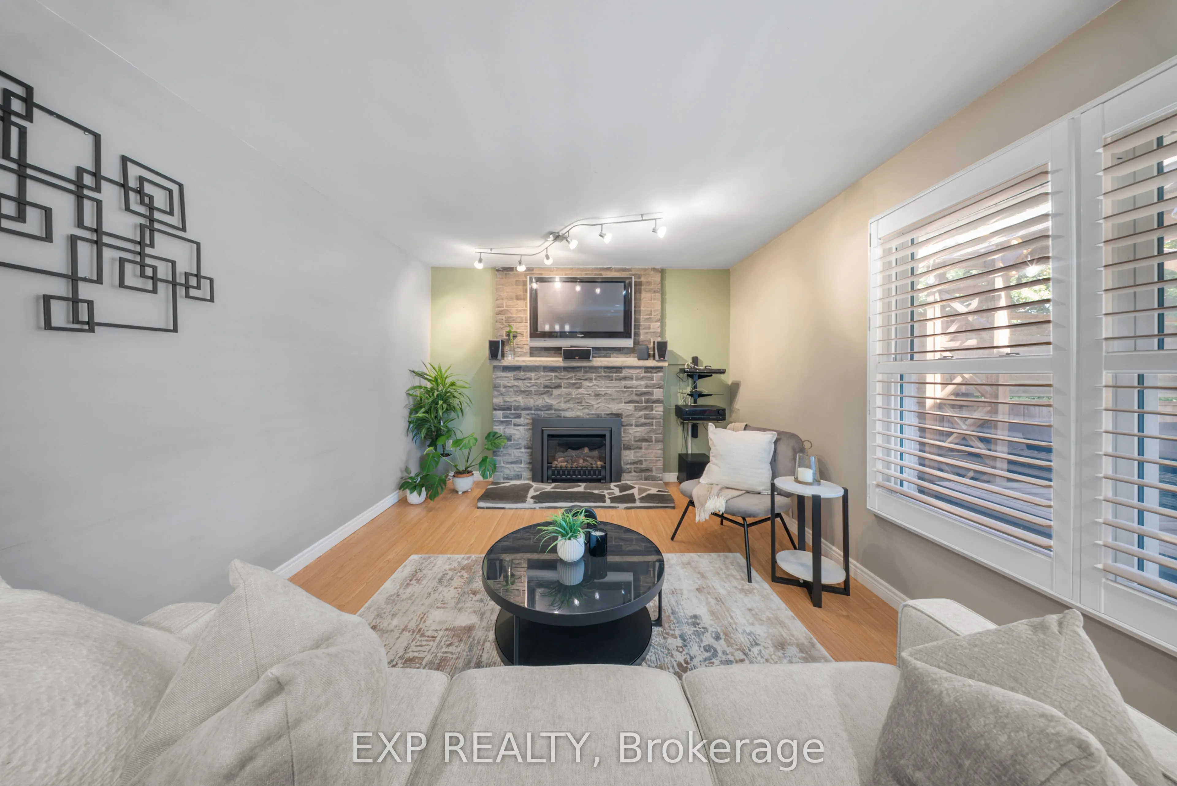 54 Pathfinder Crescent