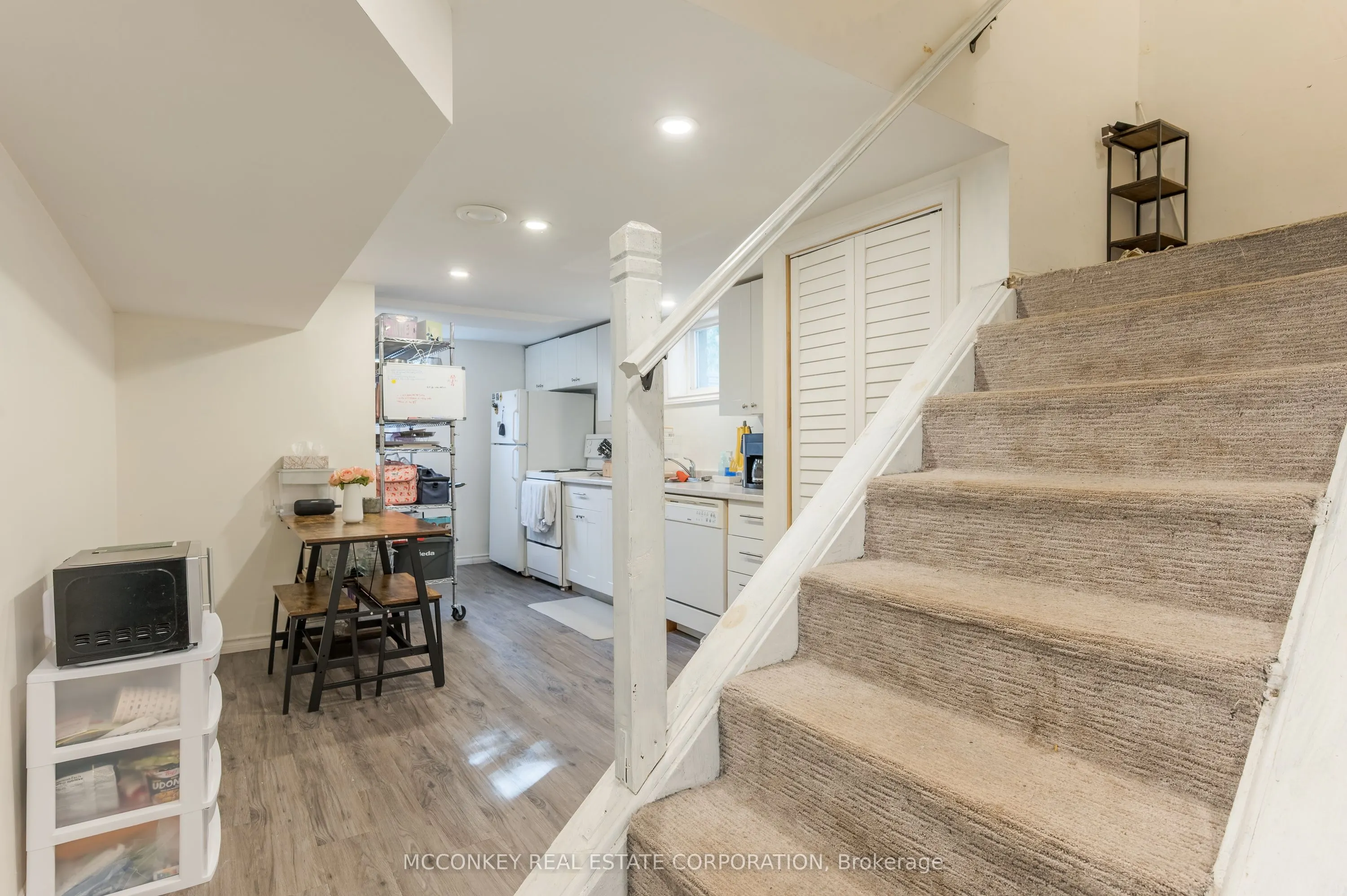 18 DALEVIEW Avenue