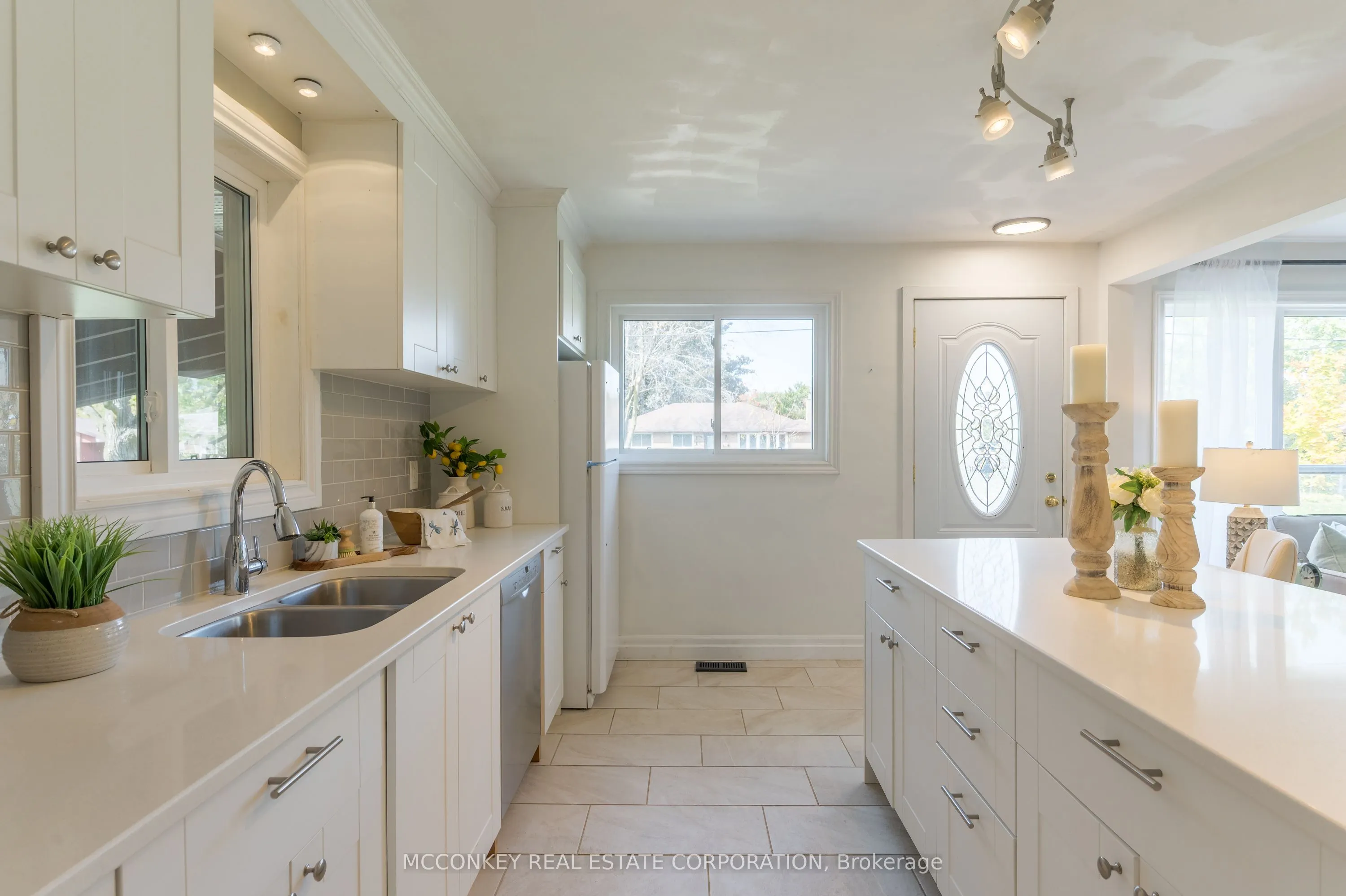 18 DALEVIEW Avenue