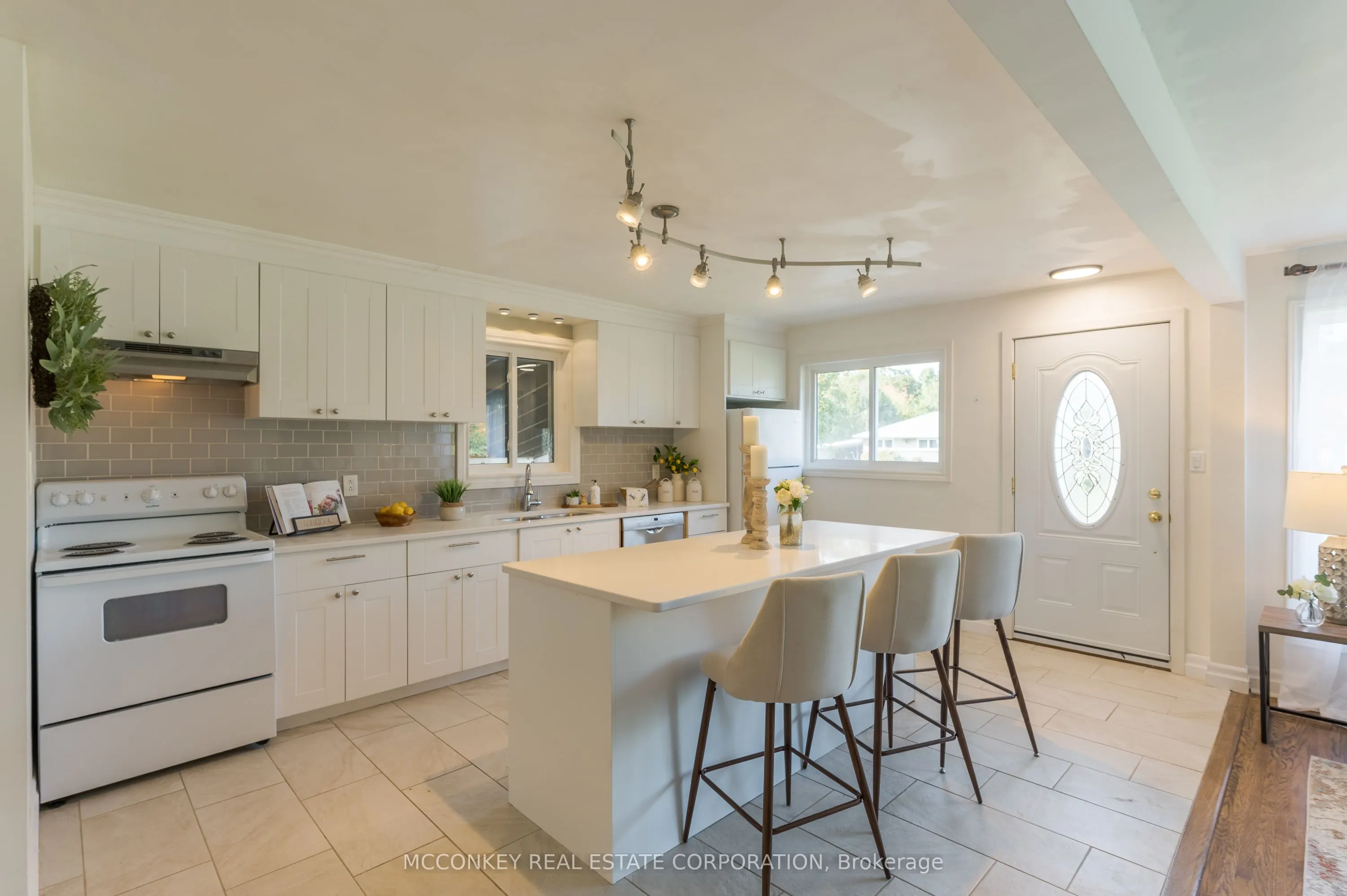 18 DALEVIEW Avenue