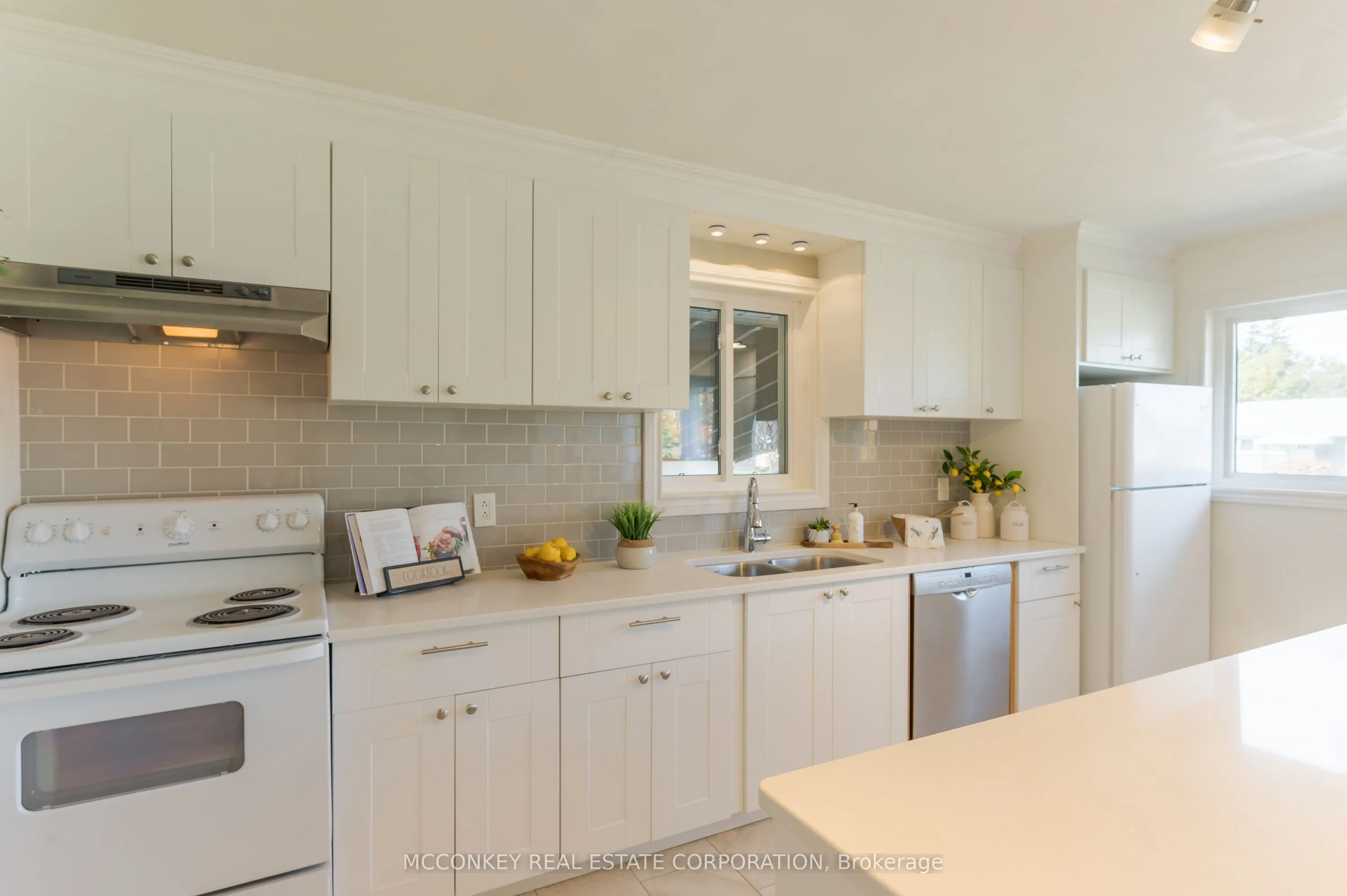 18 DALEVIEW Avenue