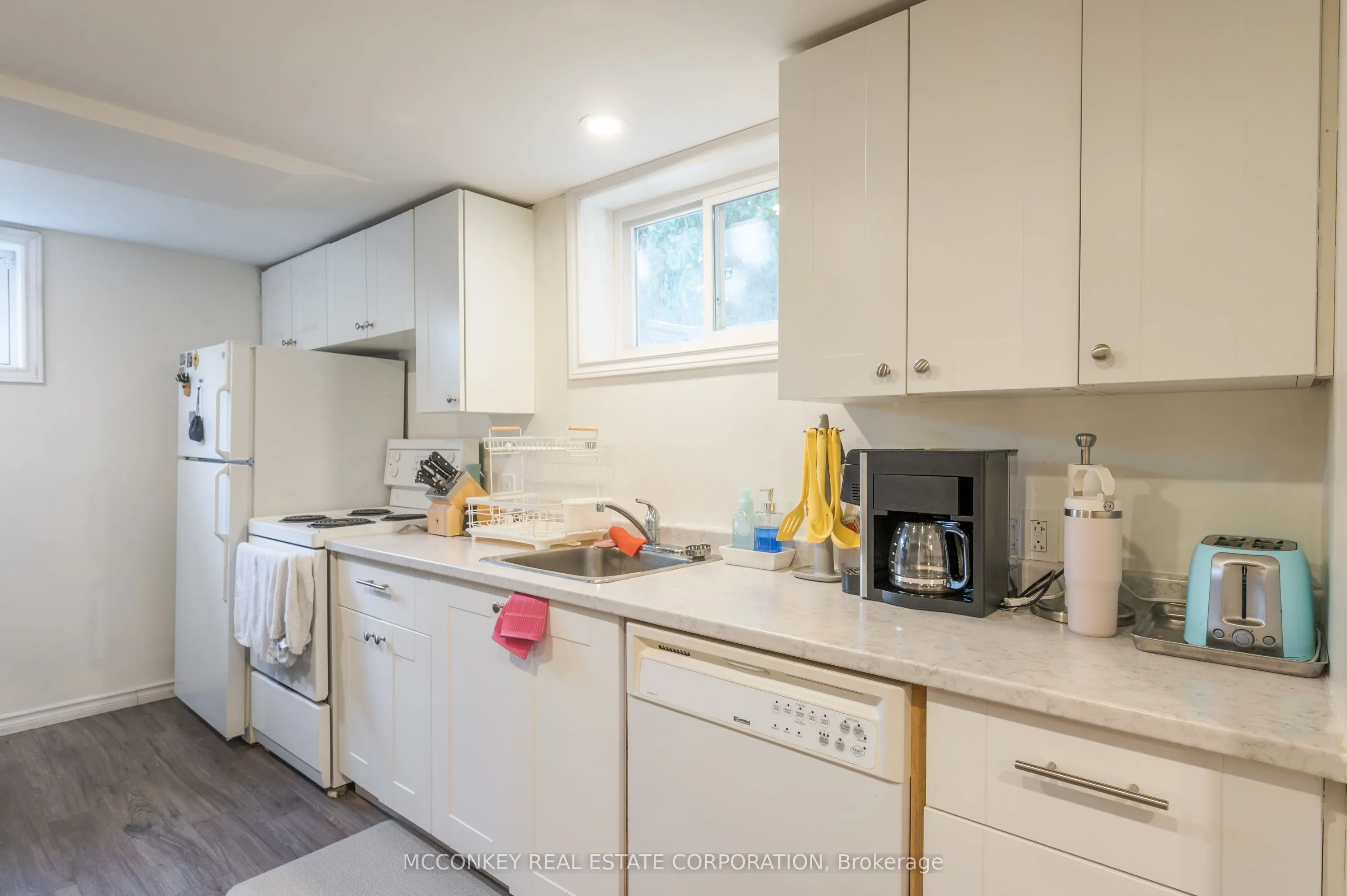 18 DALEVIEW Avenue