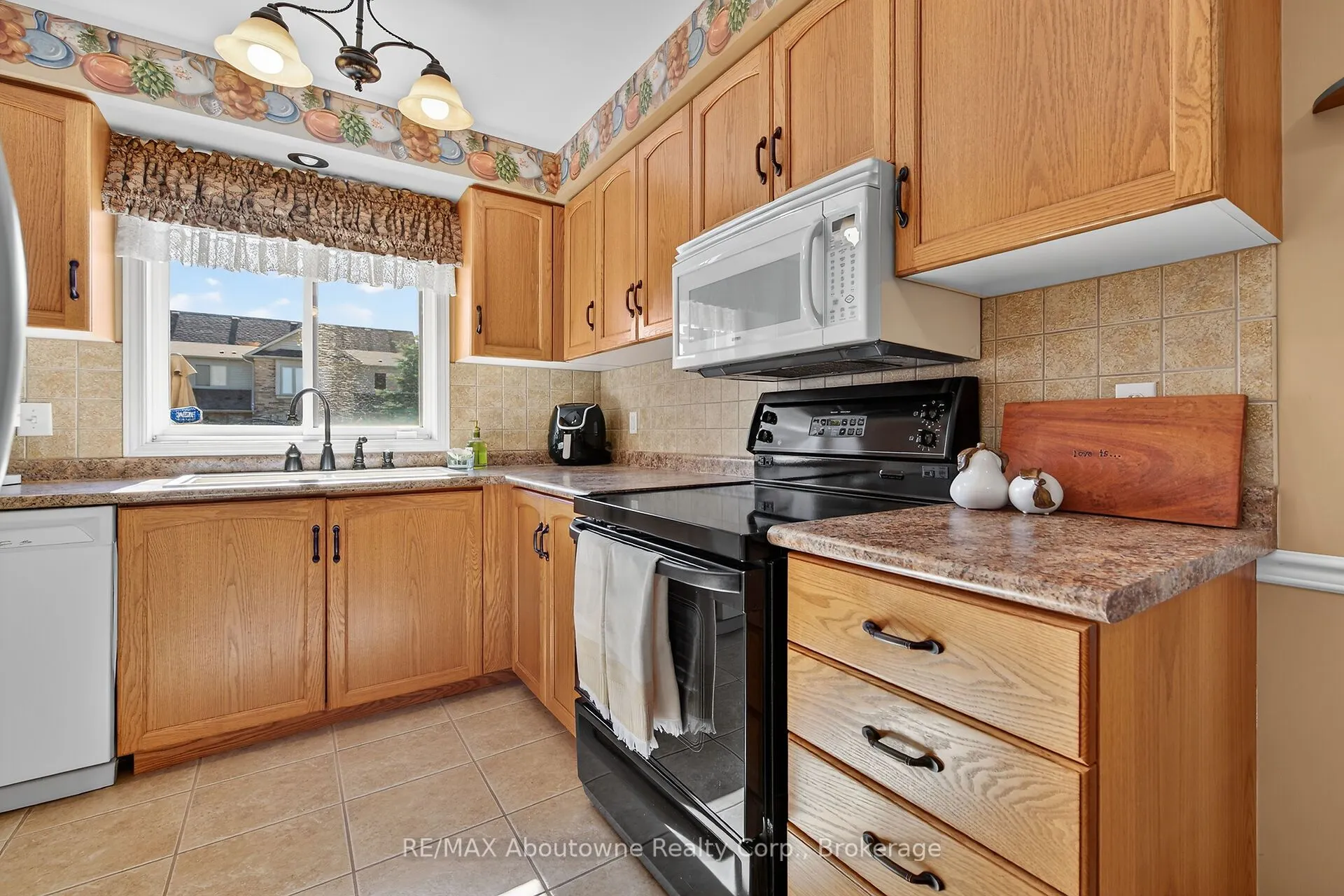 31 Elderberry Avenue