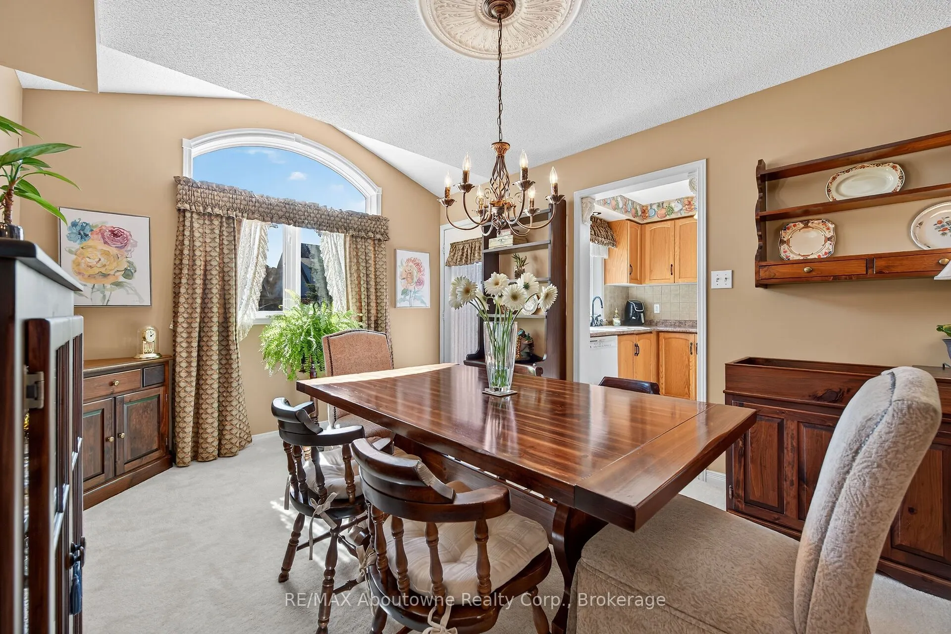31 Elderberry Avenue