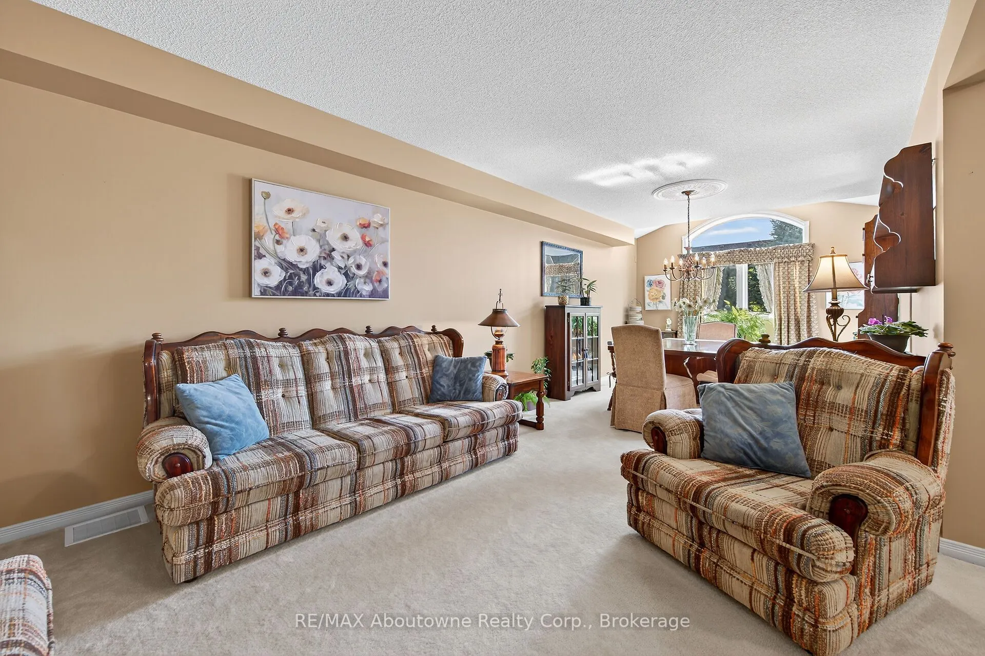31 Elderberry Avenue