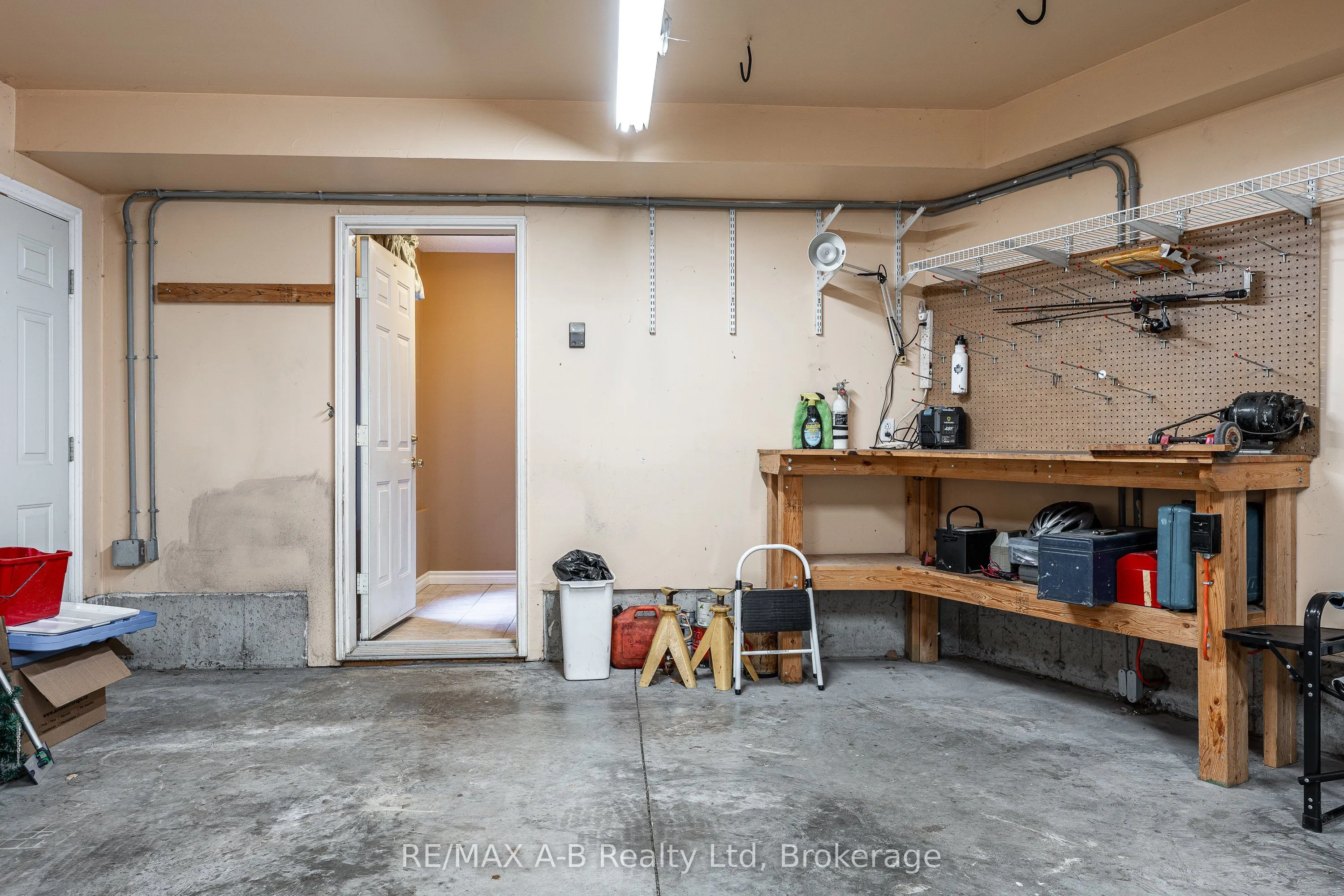 384 Douglas Street
