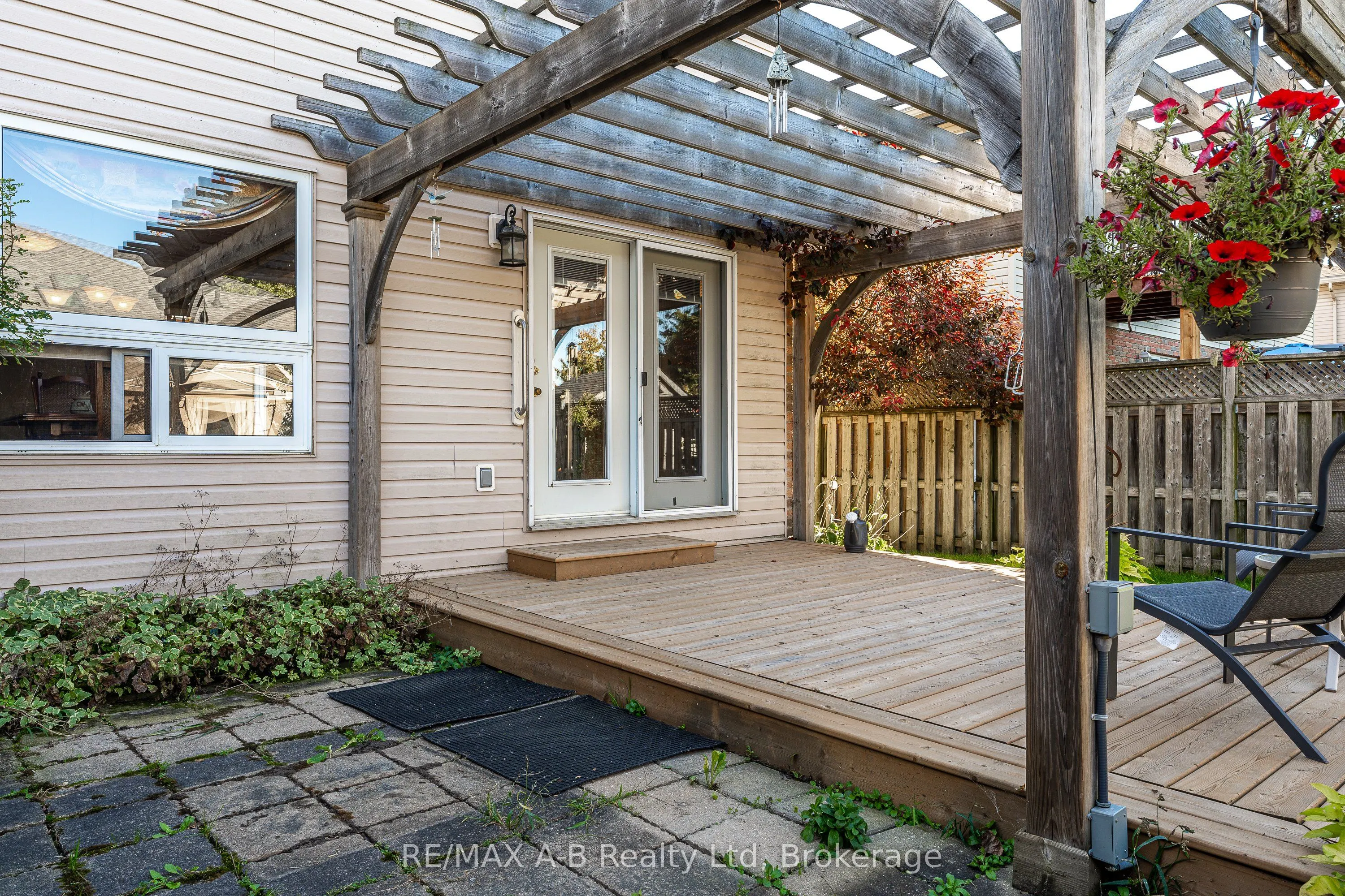 384 Douglas Street
