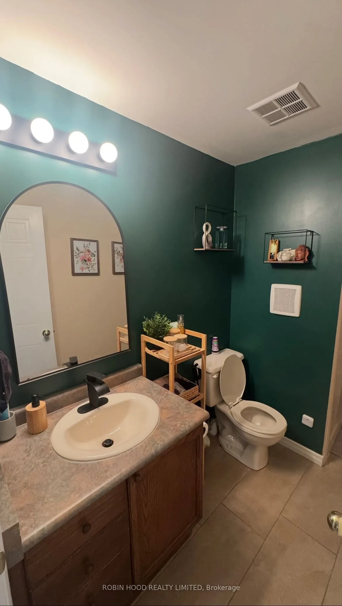 1032 King Richard Court