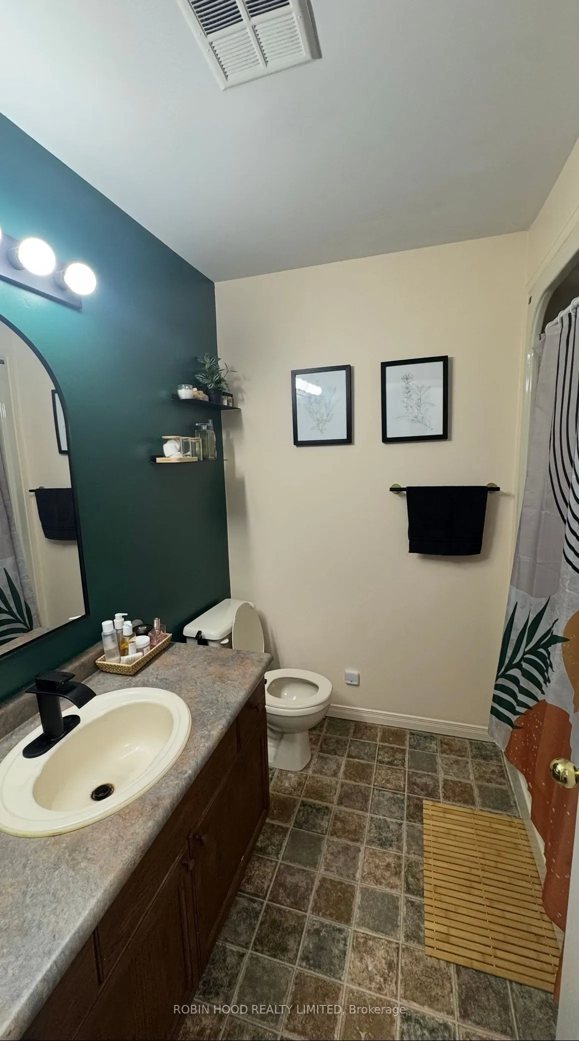 1032 King Richard Court