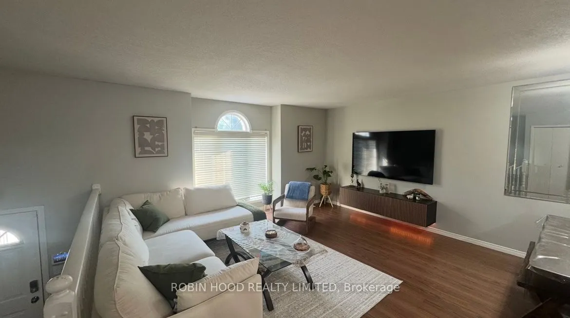 1032 King Richard Court