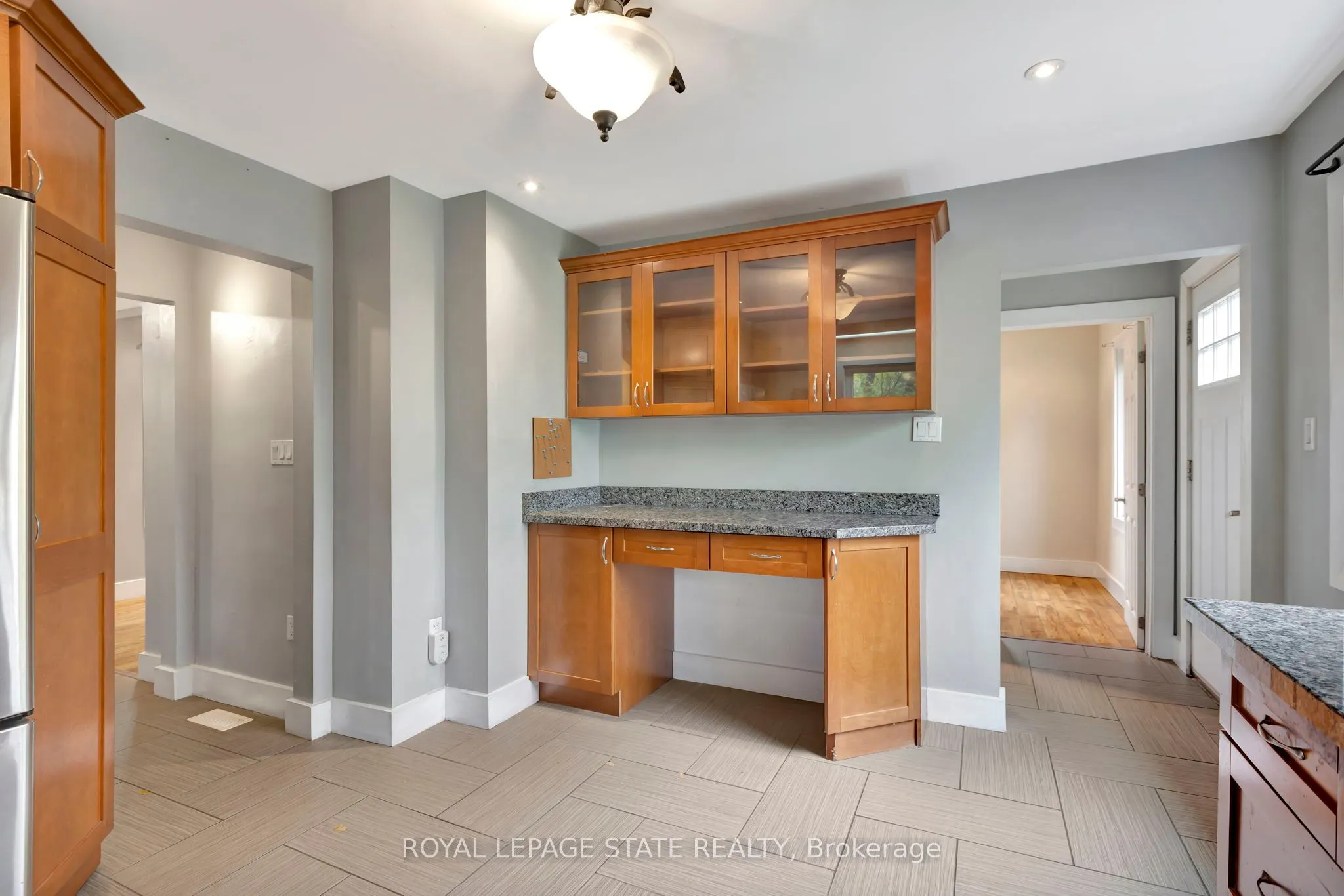 121 King Street E