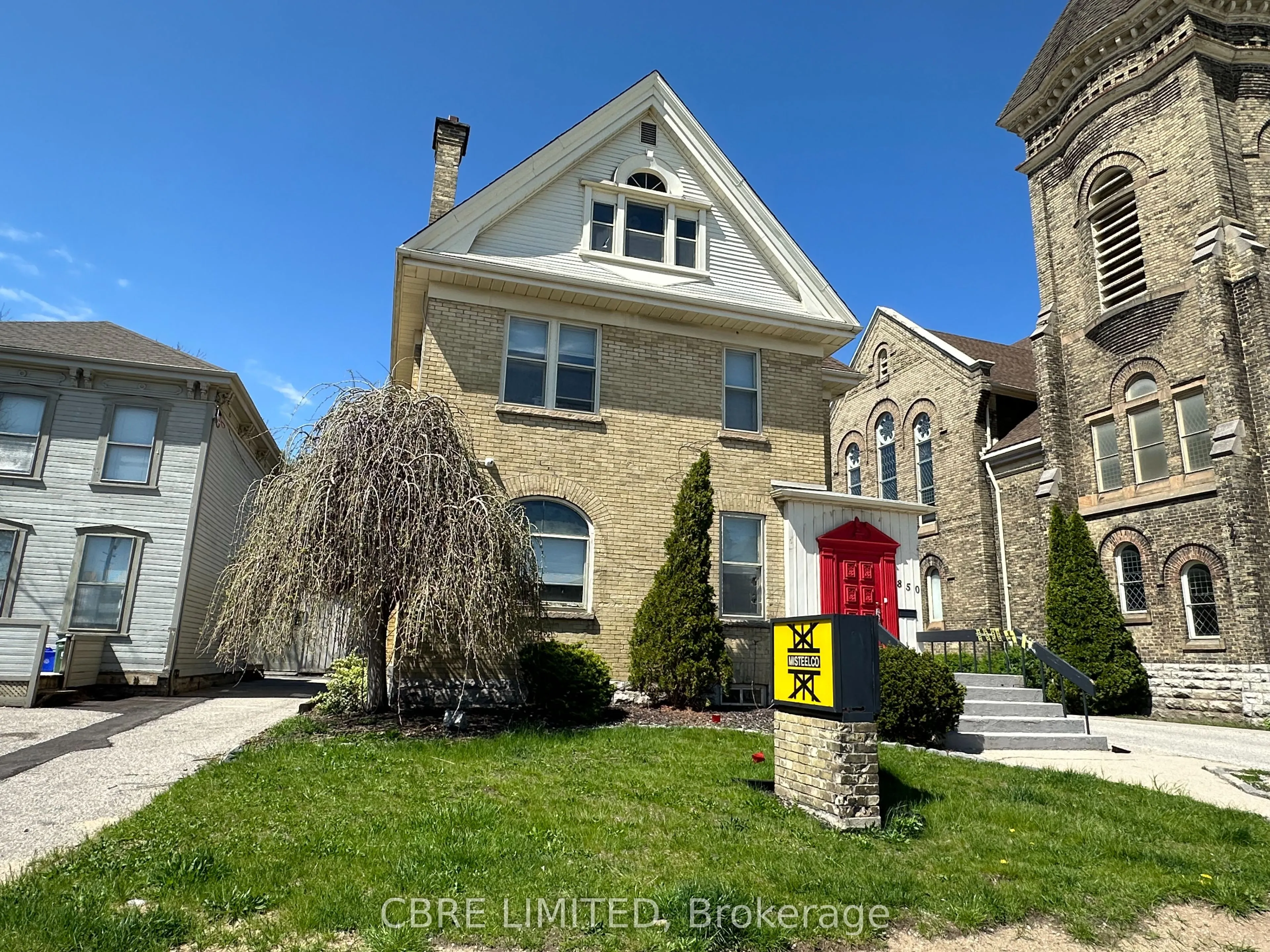 850 Dundas Street