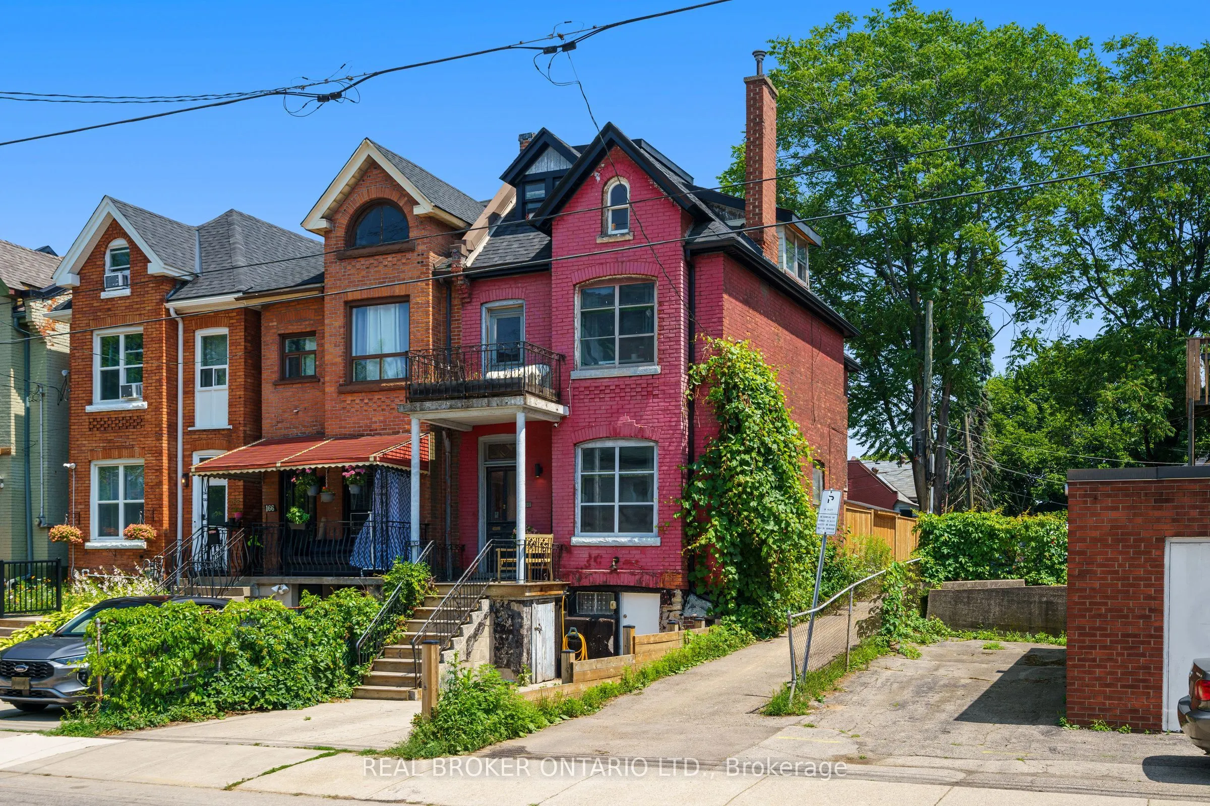 164 Catharine Street N