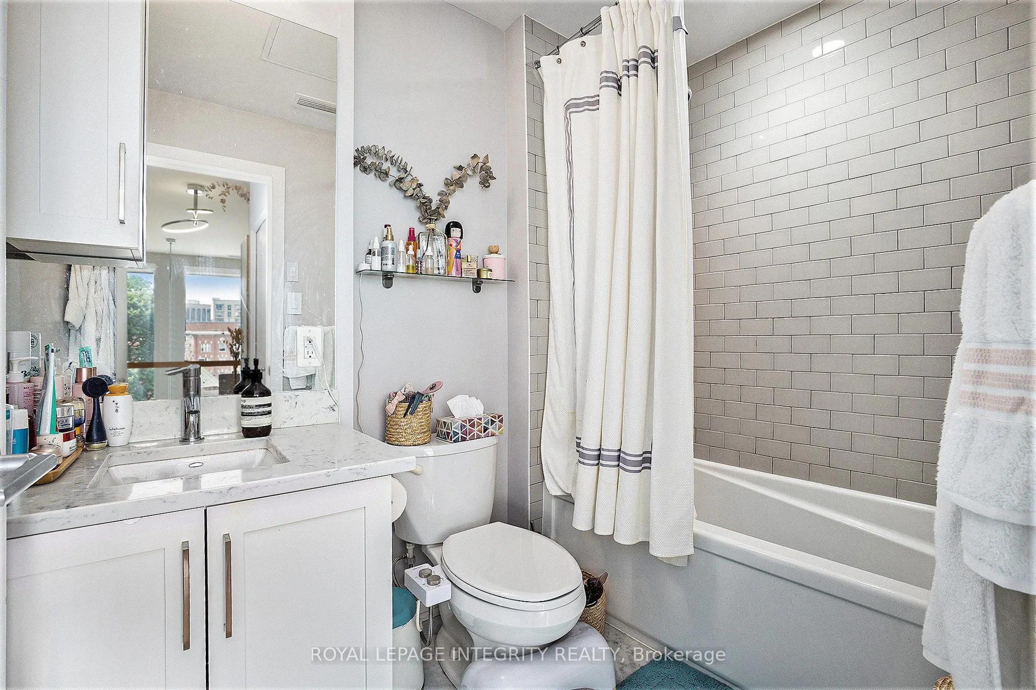 197 Lisgar Street, #212