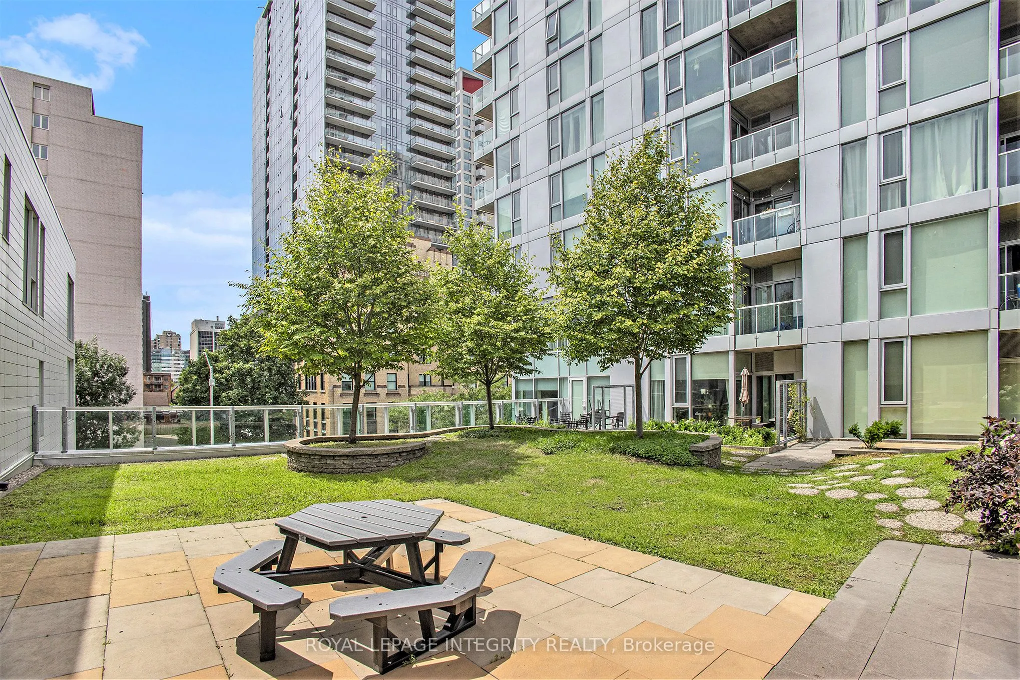 197 Lisgar Street, #212