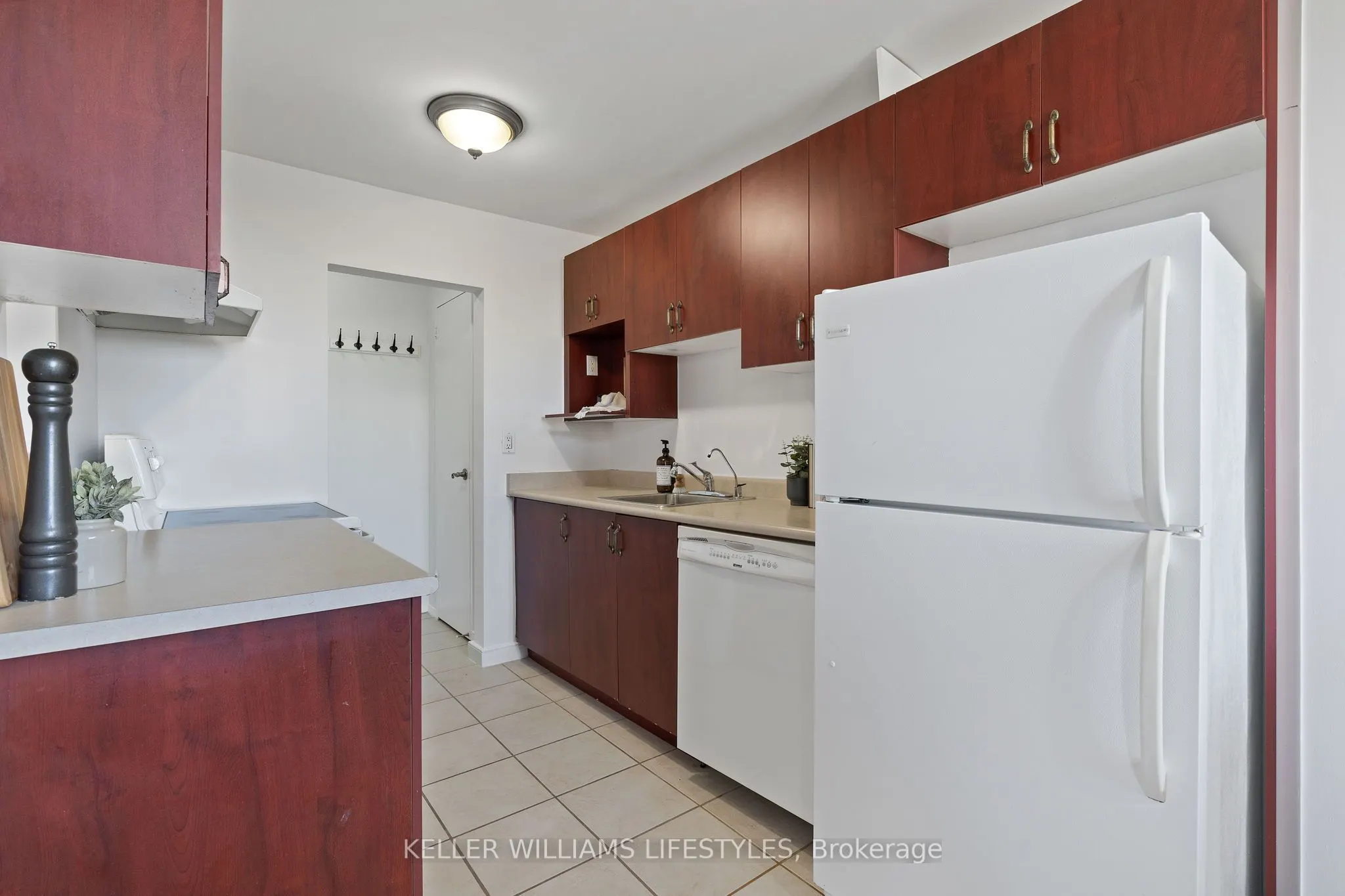 931 Wonderland Road S, #511