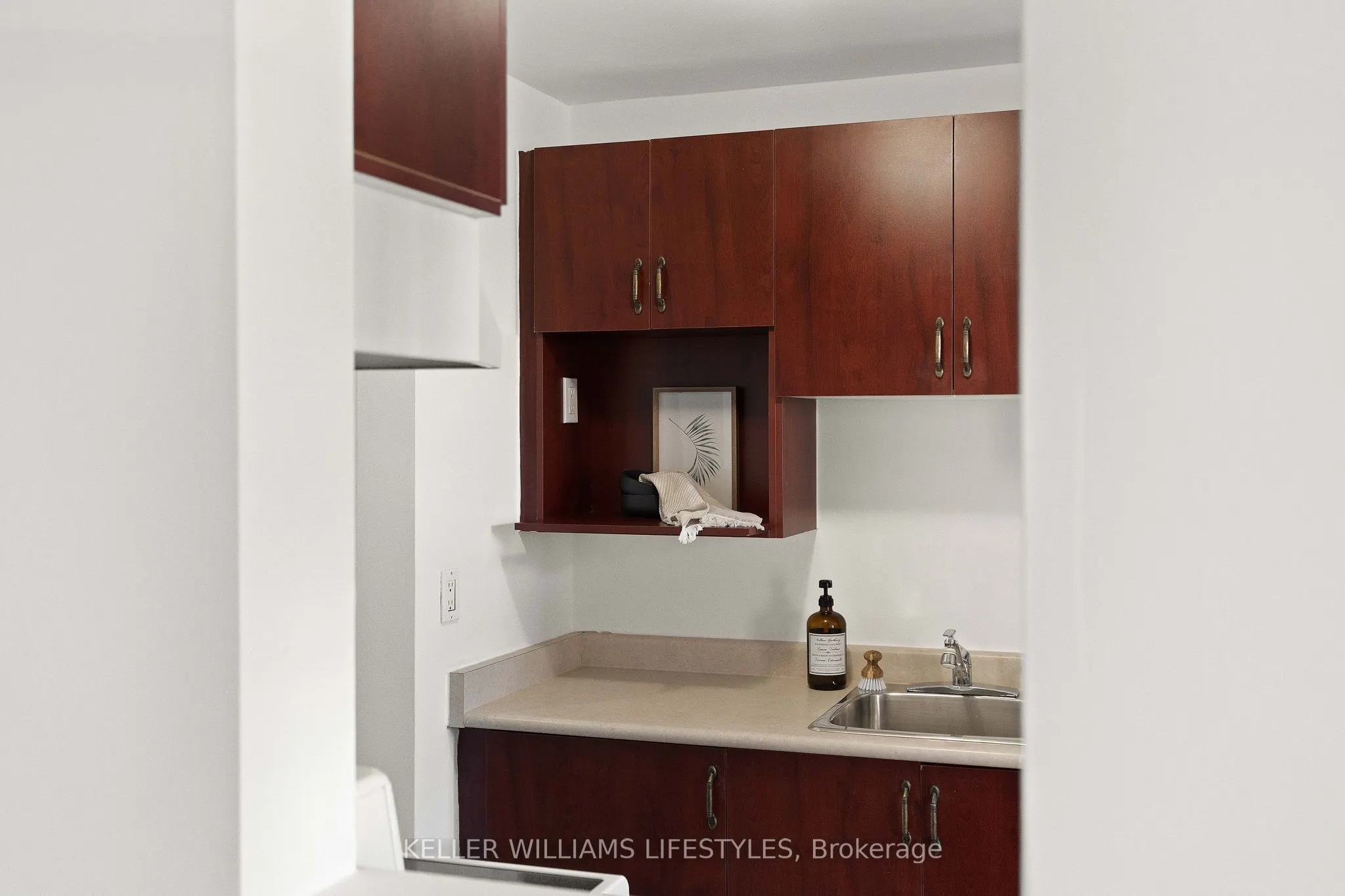 931 Wonderland Road S, #511