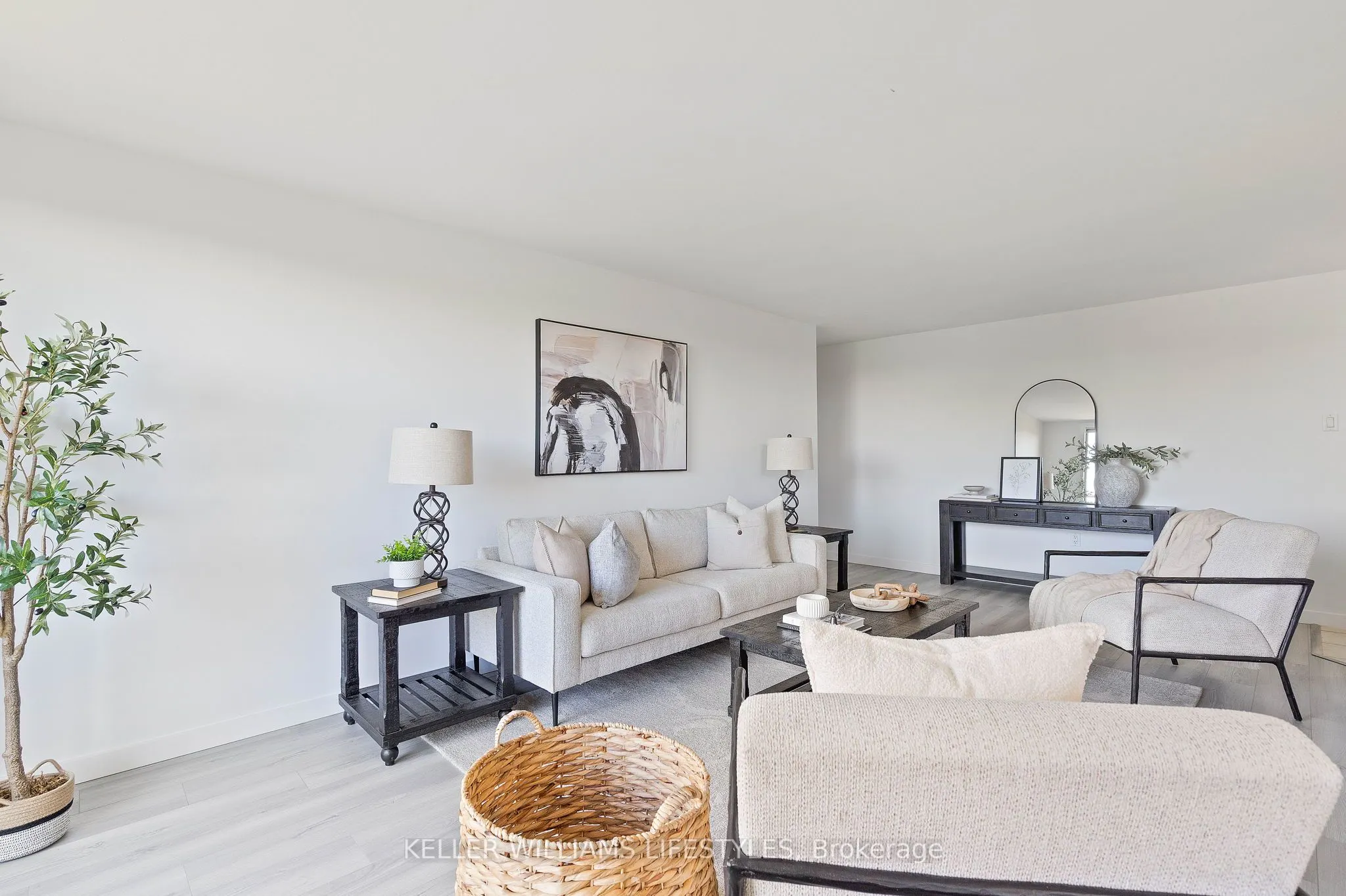 931 Wonderland Road S, #511