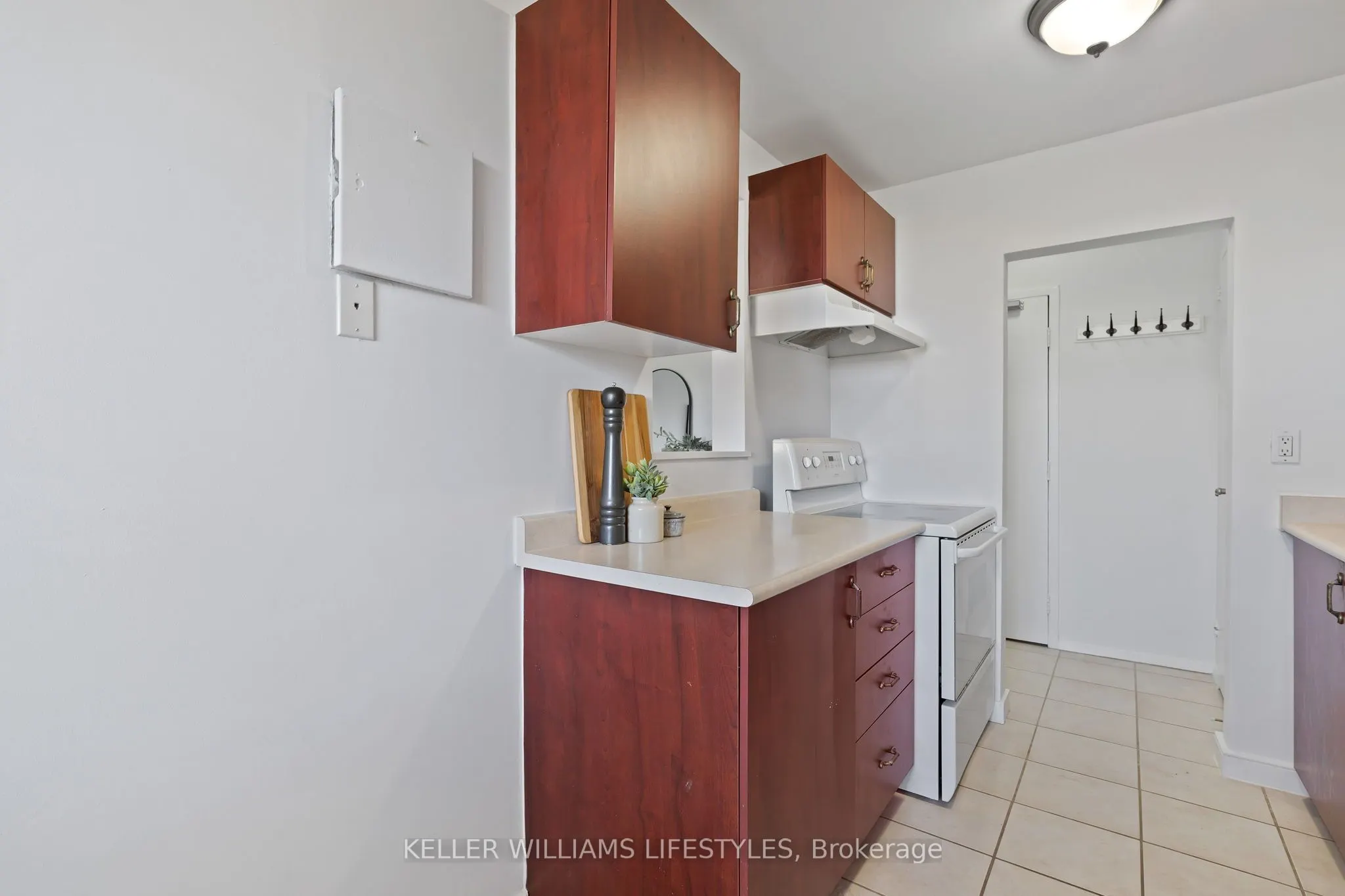 931 Wonderland Road S, #511