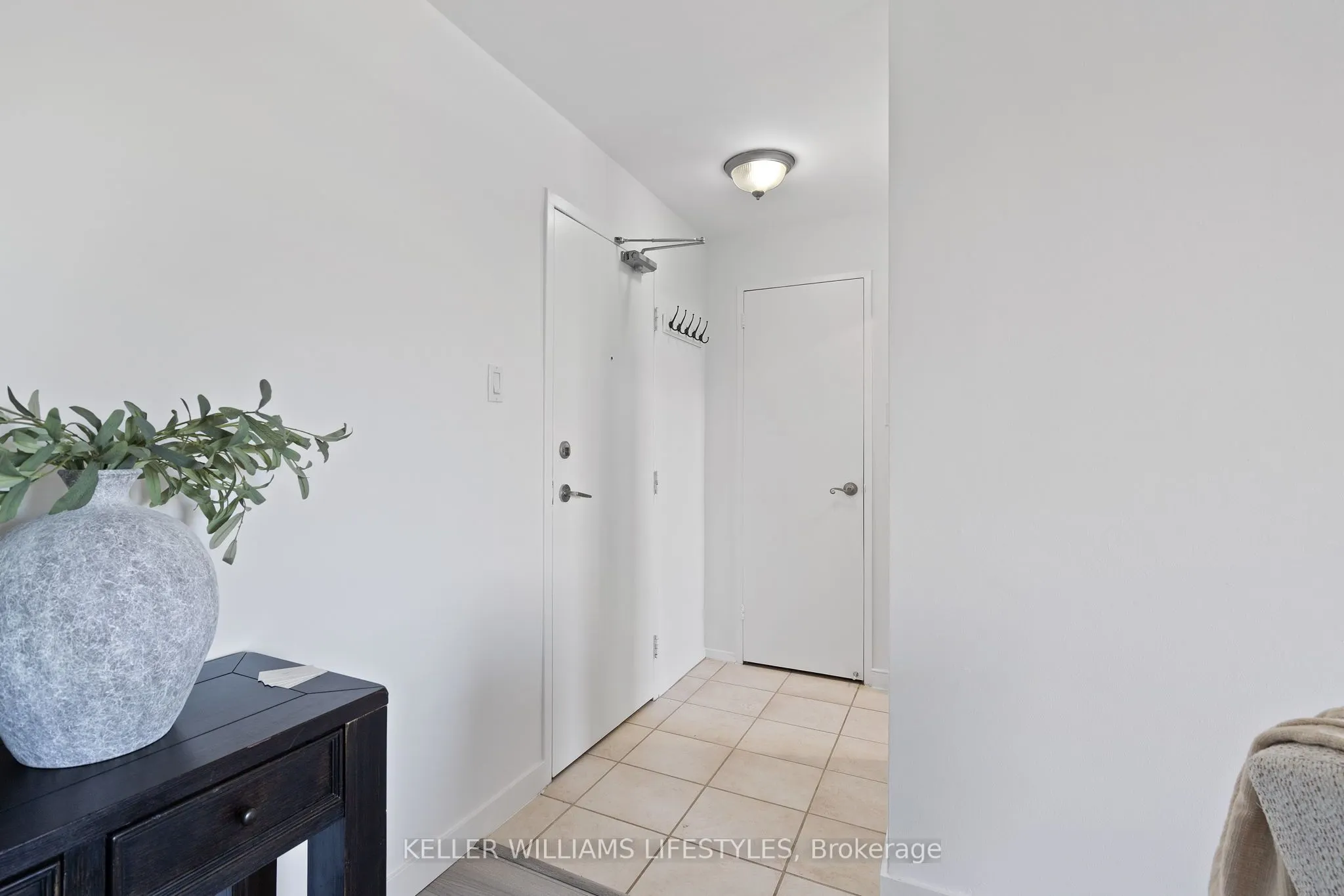931 Wonderland Road S, #511