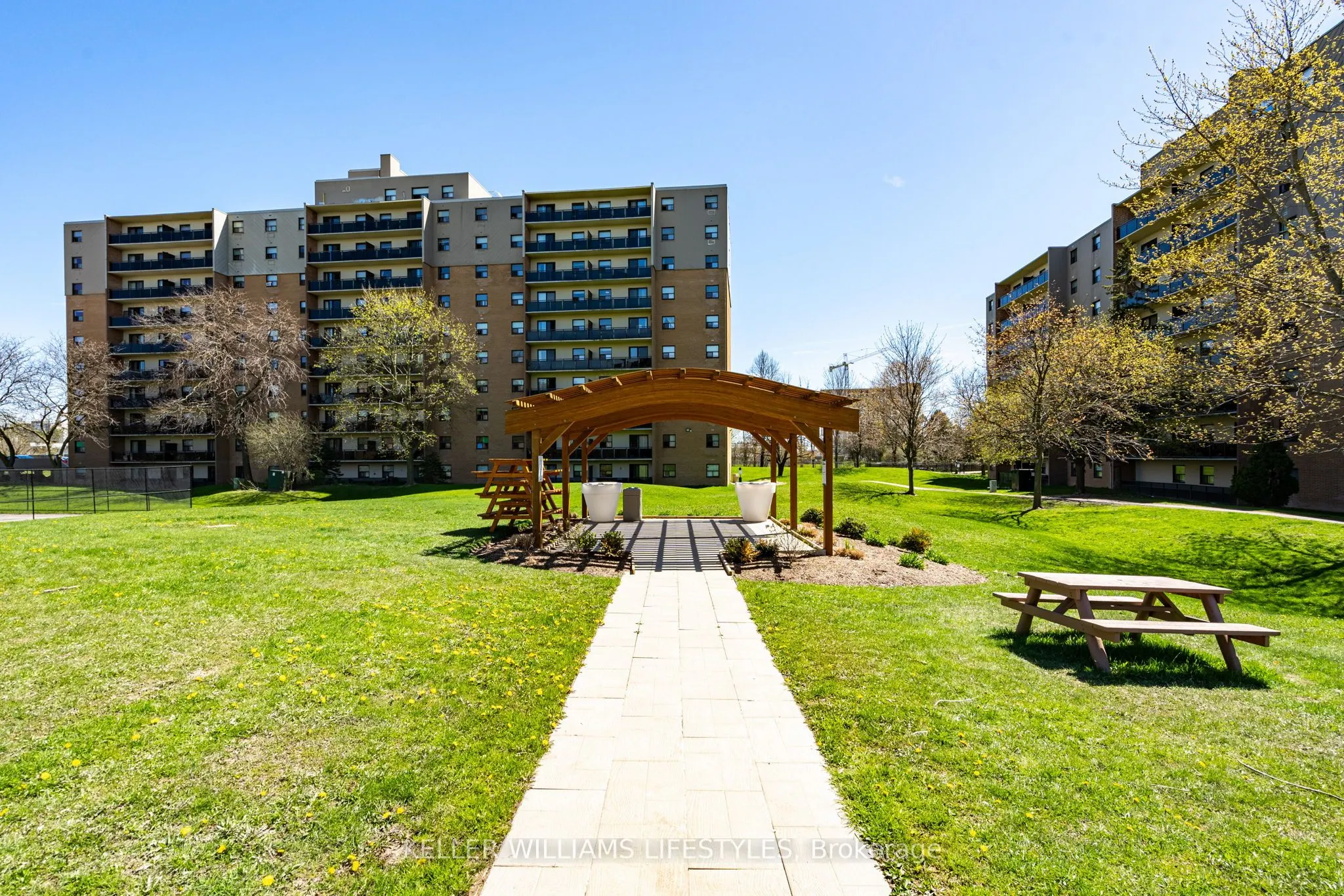 931 Wonderland Road S, #511