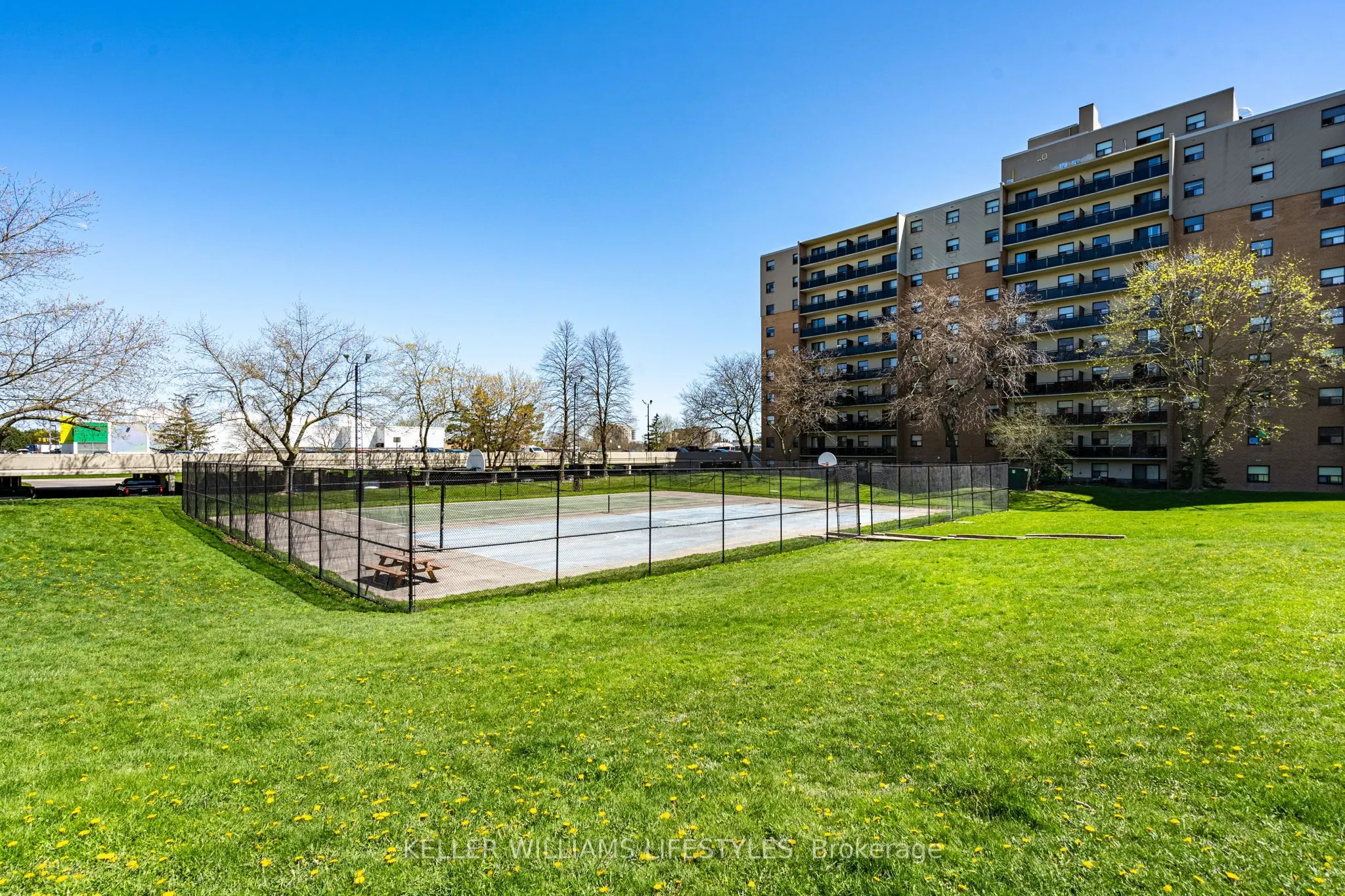 931 Wonderland Road S, #511
