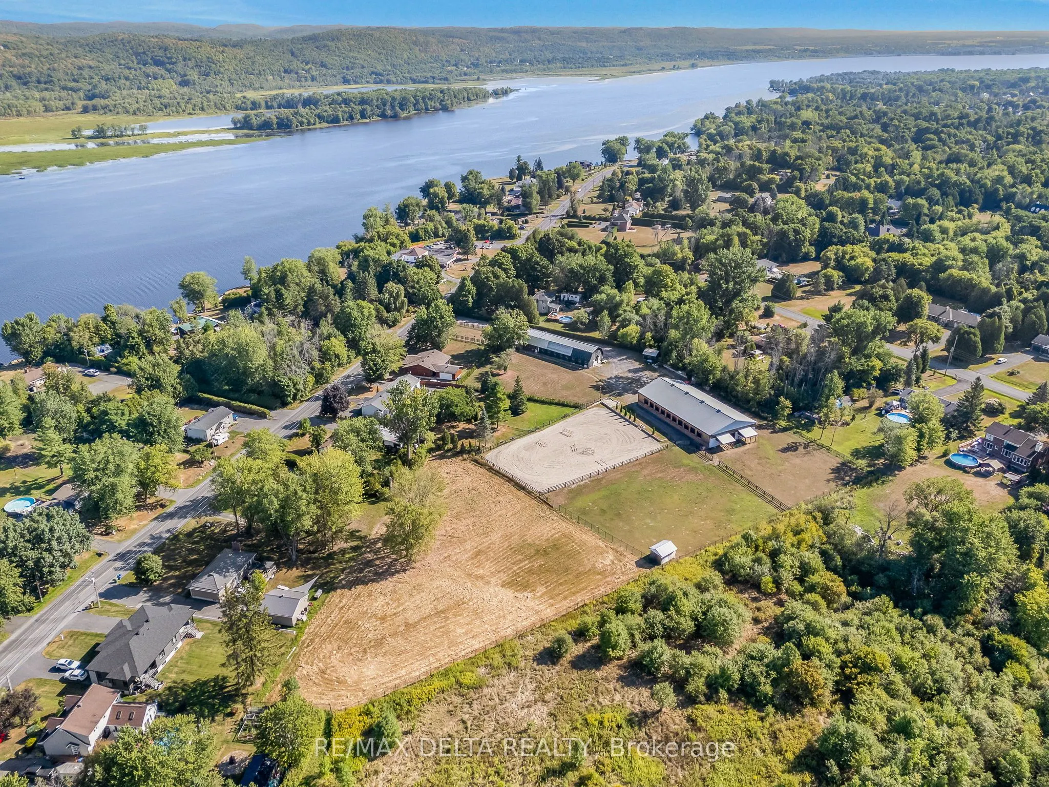 439 Front Road W