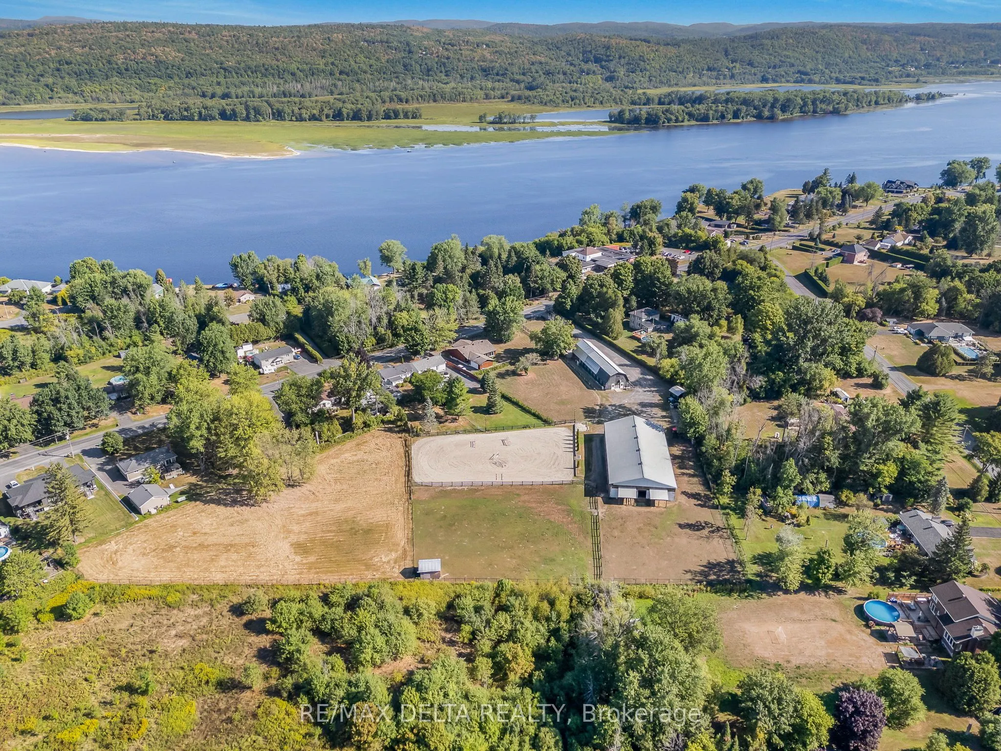 439 Front Road W