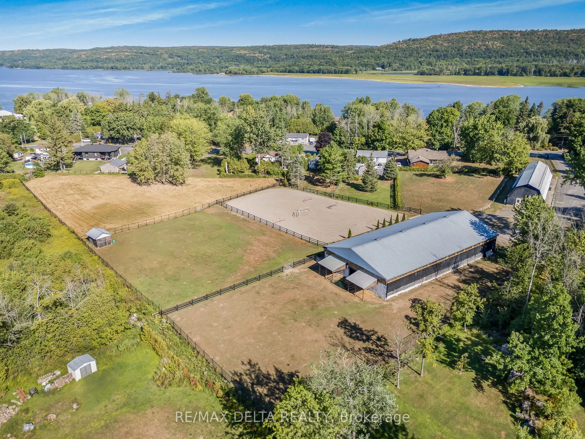 439 Front Road W