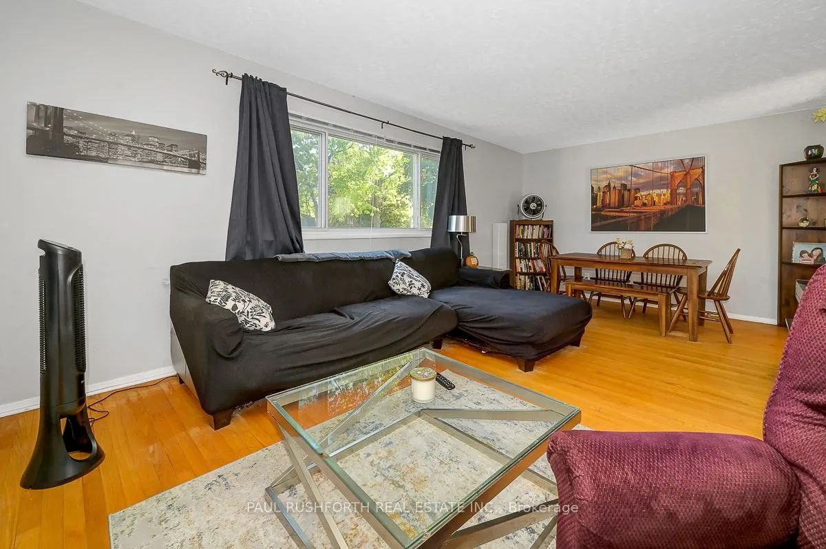 922 Pinewood Crescent