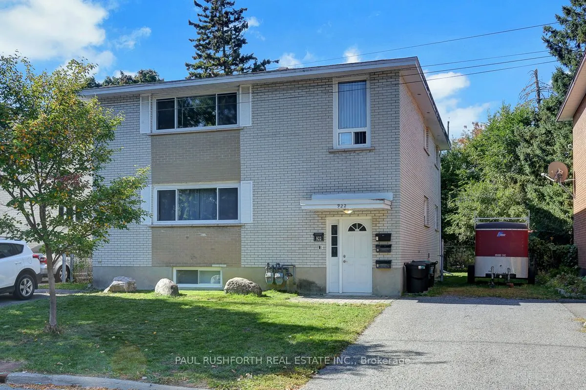 922 Pinewood Crescent