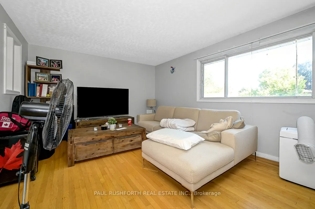 922 Pinewood Crescent